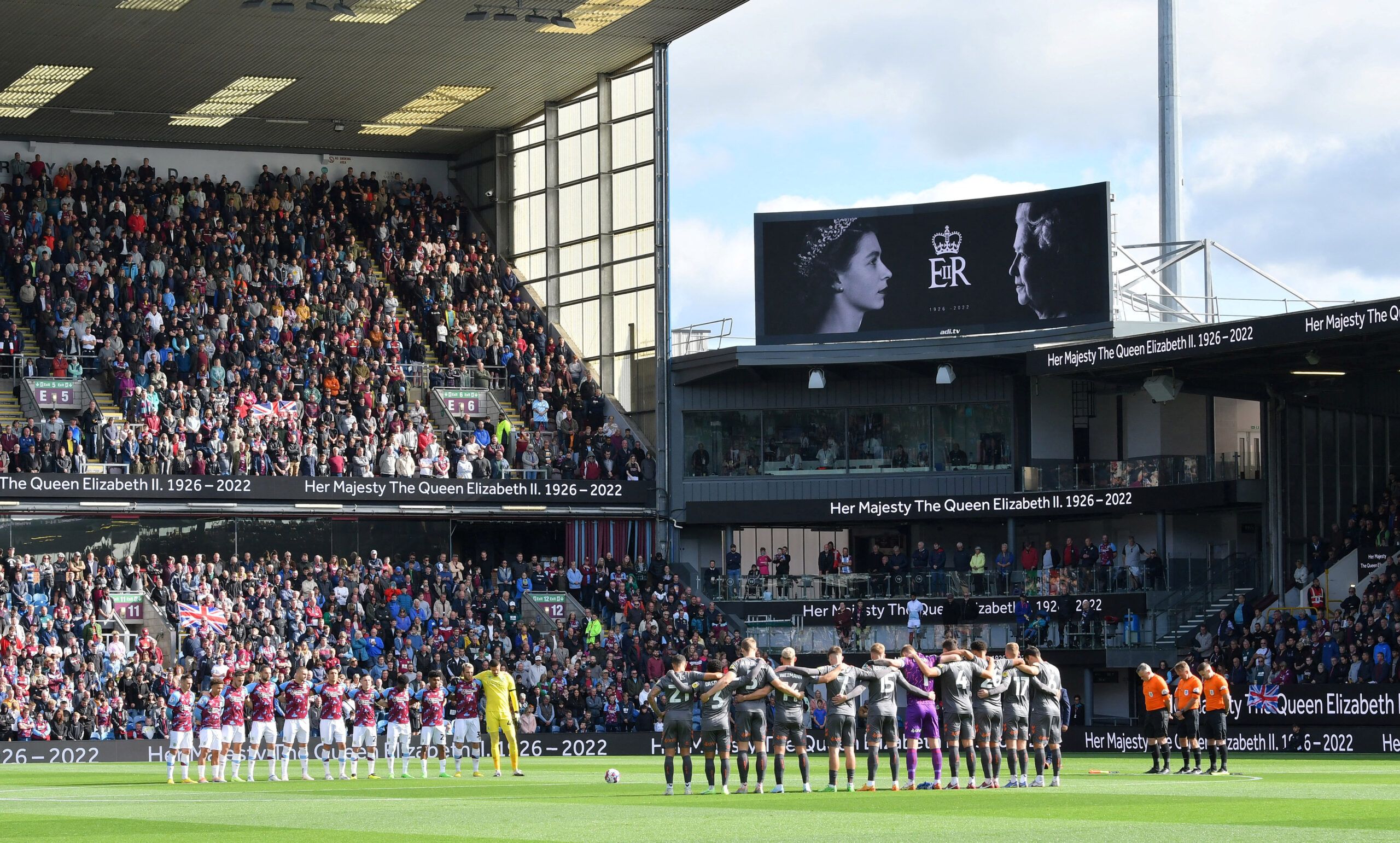 Soccer Football - Championship - Burnley v Bristol City - Turf Moor, Burnley, Britain - September 17, 2022  General view during a minutes silence before the match following the death of Britain's Queen Elizabeth  Action Images via Reuters/Paul Burrows  EDITORIAL USE ONLY. No use with unauthorized audio, video, data, fixture lists, club/league logos or 