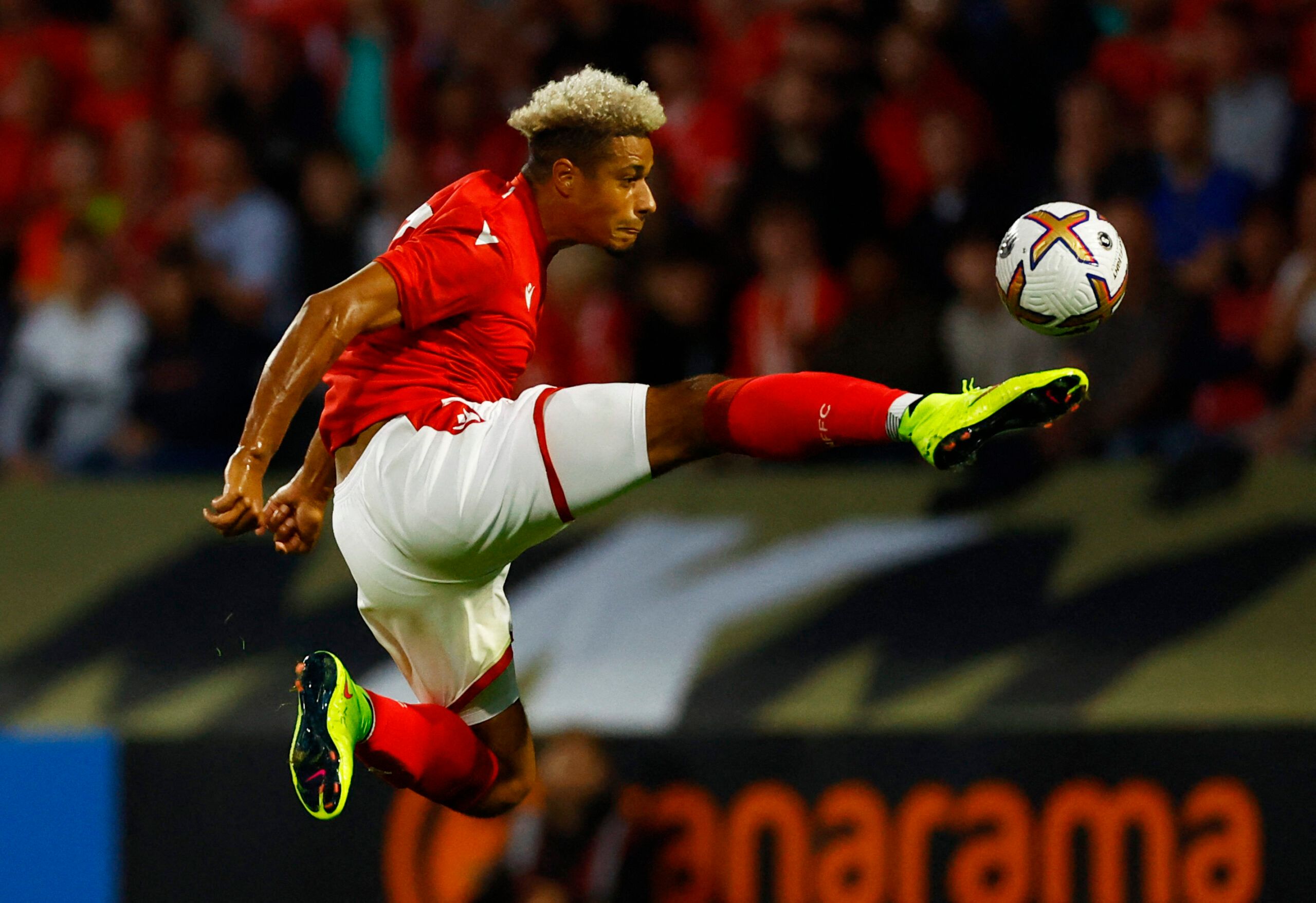 Soccer Football - Pre Season Friendly - Notts County v Nottingham Forest - Meadow Lane, Nottingham, Britain - July 26, 2022 Nottingham Forest's Lyle Taylor Action Images via Reuters/Andrew Boyers