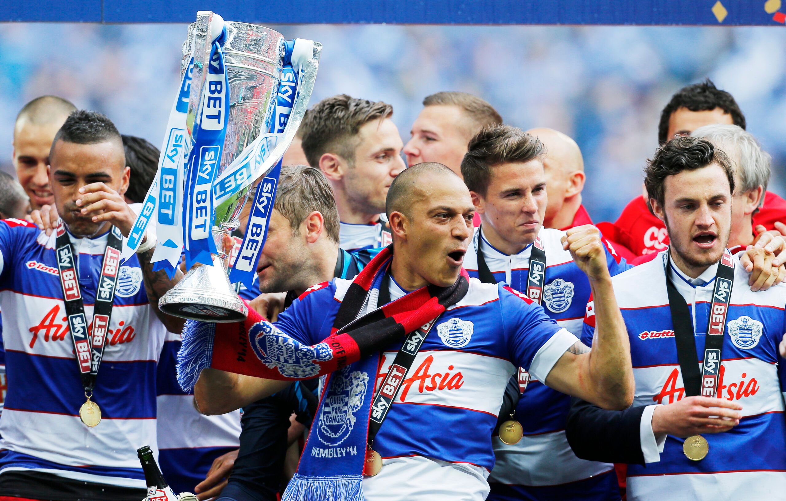 Football - Derby County v Queens Park Rangers - Sky Bet Football League Championship Play-Off Final - Wembley Stadium - 24/5/14 
QPR's Bobby Zamora (C) celebrates with the trophy and team mates after winning the Football League Championship Play Off Final 
Mandatory Credit: Action Images / Andrew Couldridge 
Livepic 
EDITORIAL USE ONLY. No use with unauthorized audio, video, data, fixture lists, club/league logos or 