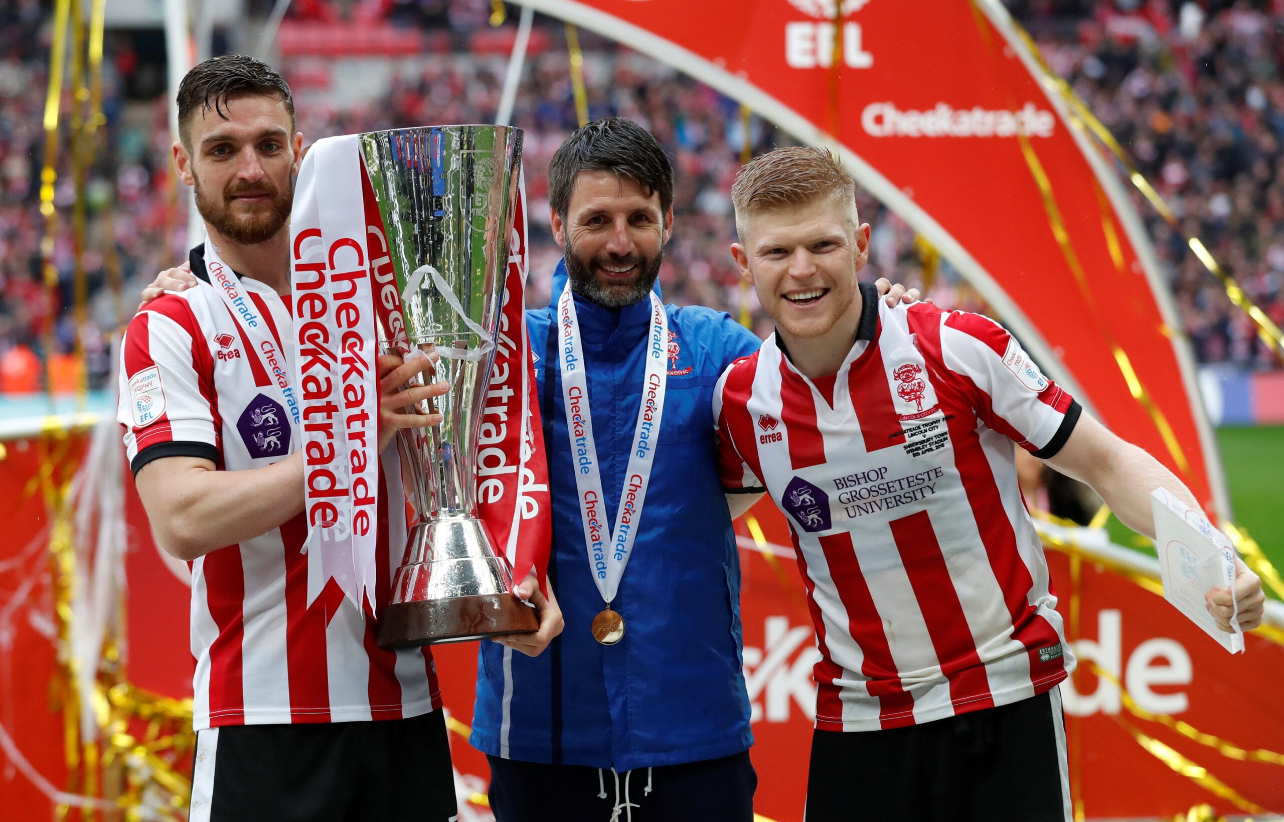 Soccer Football - Checkatrade Trophy Final - Lincoln City vs Shrewsbury Town - Wembley Stadium, London, Britain - April 8, 2018  Lincoln CityÕs Luke Waterfall (L) manager Danny Cowley and Elliot Whitehouse (R) with the trophy   Action Images/Matthew Childs  EDITORIAL USE ONLY. No use with unauthorized audio, video, data, fixture lists, club/league logos or 