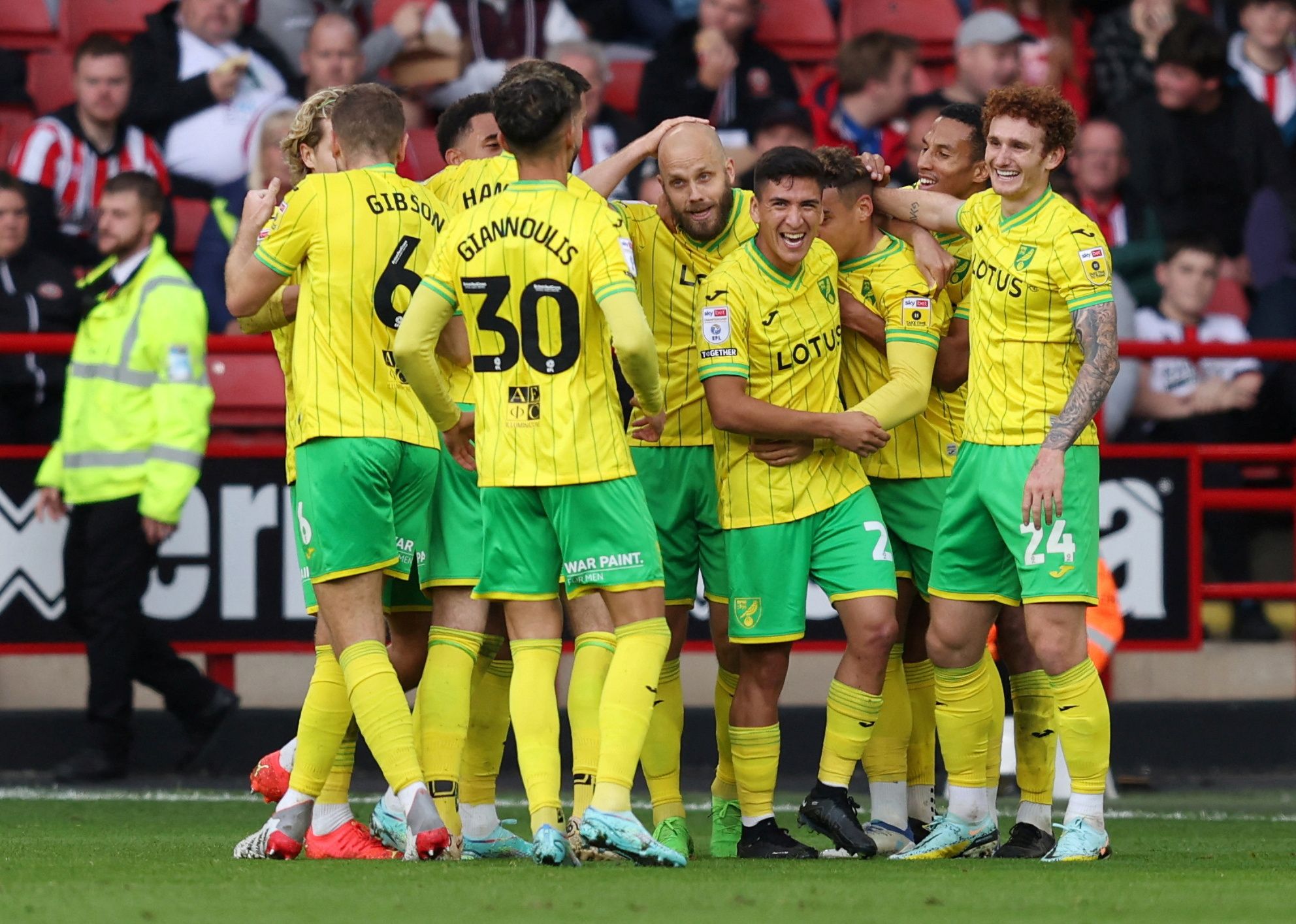 Soccer Football - Championship - Sheffield United v Norwich City - Bramall Lane, Sheffield, Britain - October 22, 2022 Norwich City's Teemu Pukki celebrates scoring their second goal with teammates Action Images/John Clifton  EDITORIAL USE ONLY. No use with unauthorized audio, video, data, fixture lists, club/league logos or 