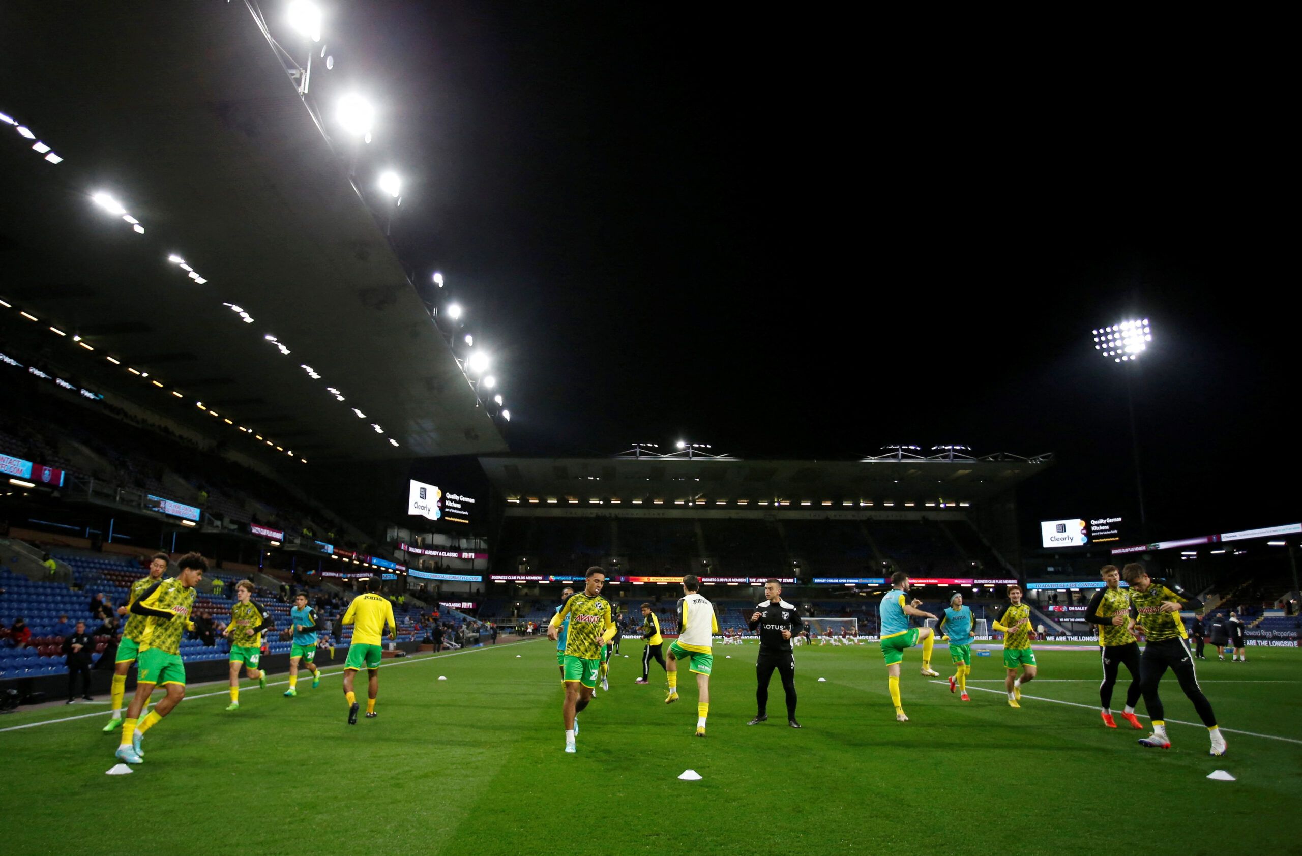 Soccer Football - Championship - Burnley v Norwich City - Turf Moor, Burnley, Britain - October 25, 2022 Norwich City players during the warm up before the match Action Images/Ed Sykes  EDITORIAL USE ONLY. No use with unauthorized audio, video, data, fixture lists, club/league logos or 