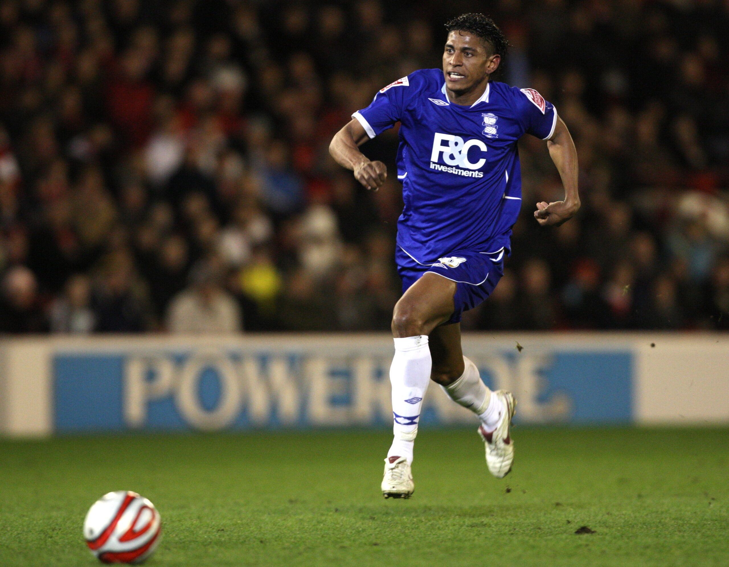 Carlos Costly en su paso por el Birmingham de Inglaterra. Foto: Football League World.