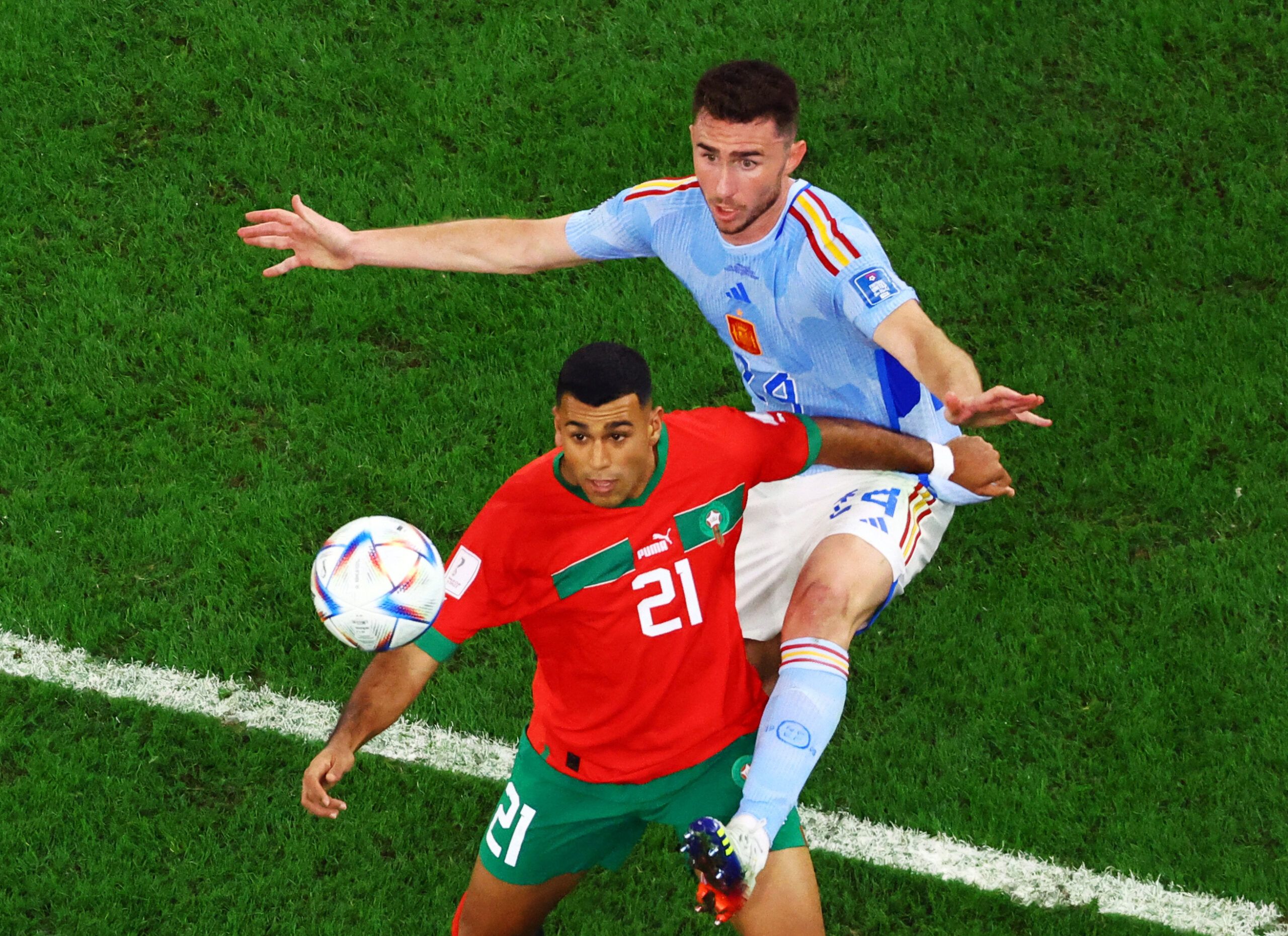Soccer Football - FIFA World Cup Qatar 2022 - Round of 16 - Morocco v Spain - Education City Stadium, Al Rayyan, Qatar - December 6, 2022 Spain's Aymeric Laporte in action with Morocco's Walid Cheddira REUTERS/Fabrizio Bensch