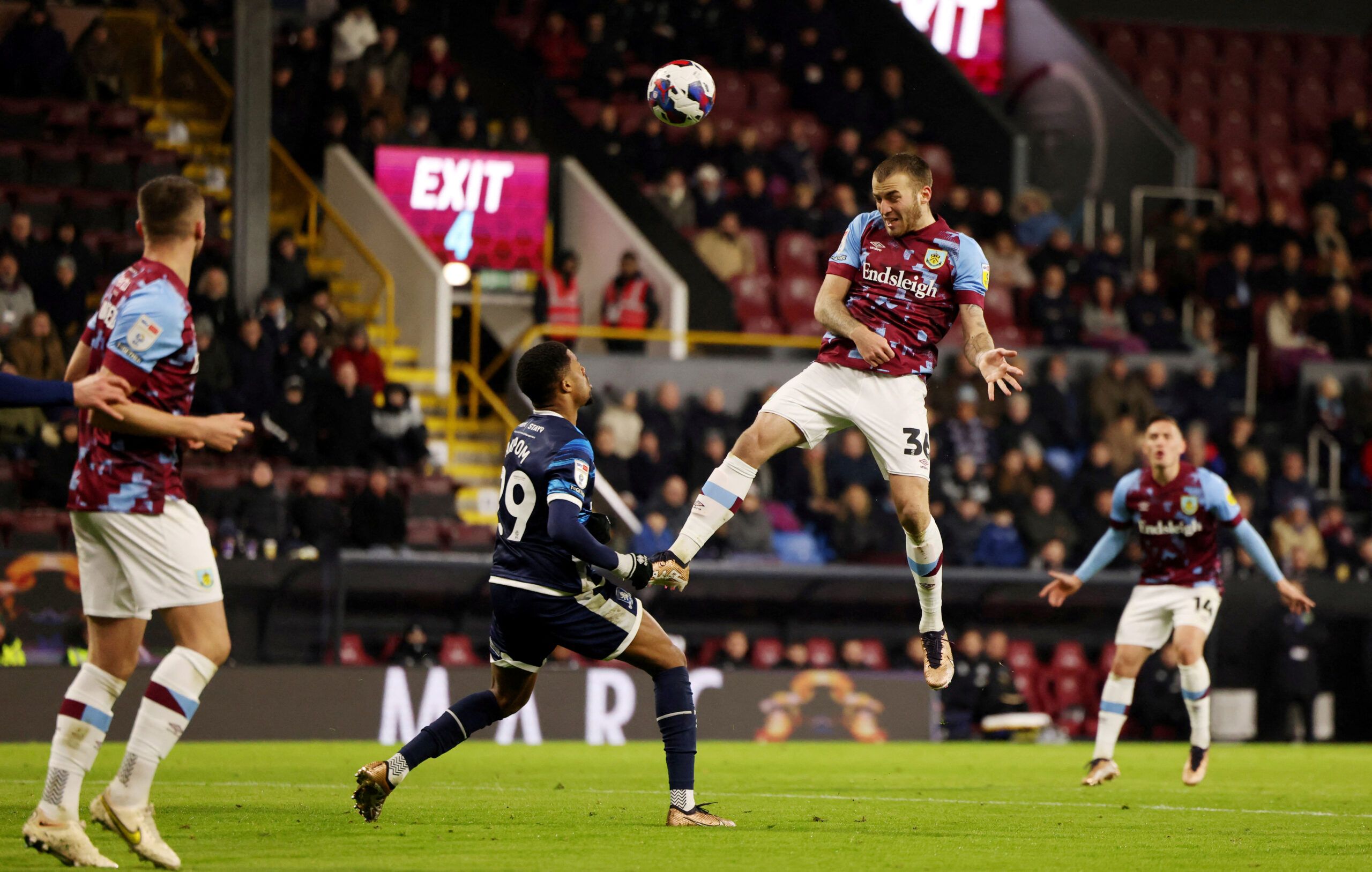 Soccer Football - Championship - Burnley v Middlesbrough - Turf Moor, Burnley, Britain - December 17, 2022 Burnley's Jordan Beyer heads at goal Action Images/John Clifton  EDITORIAL USE ONLY. No use with unauthorized audio, video, data, fixture lists, club/league logos or 