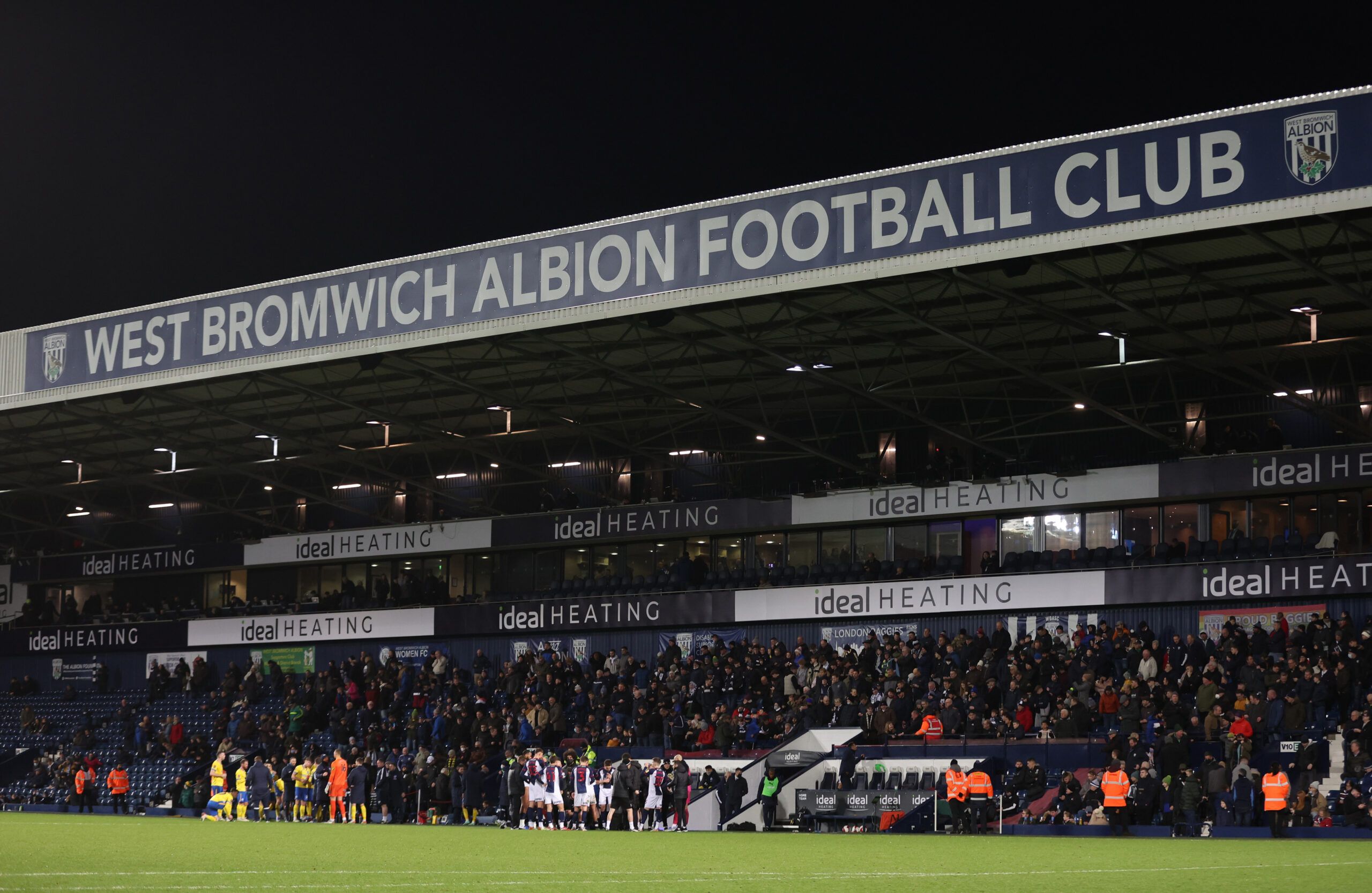 Soccer Football - FA Cup Third Round - West Bromwich Albion v Brighton &amp; Hove Albion - The Hawthorns, West Bromwich, Britain - January 8, 2022 General view of players in huddles before the start of extra time Action Images via Reuters/Carl Recine