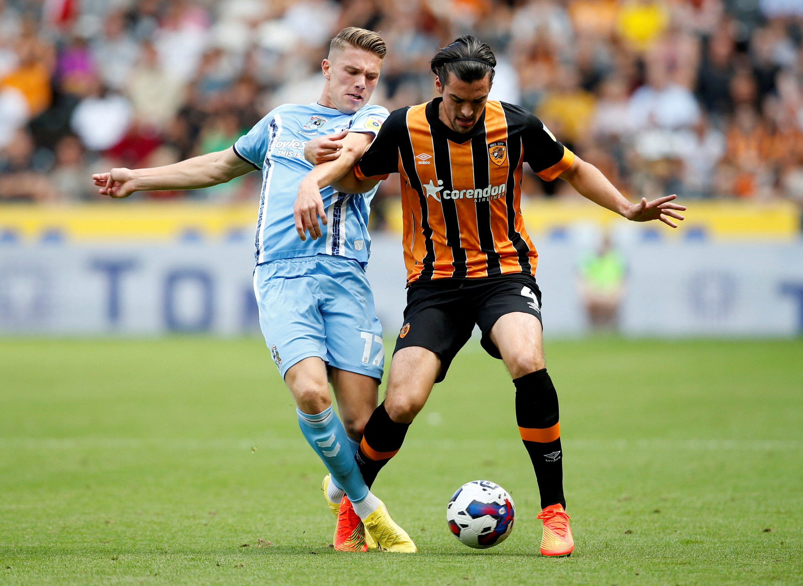 Soccer Football - Championship - Hull City v Coventry City - MKM Stadium, Hull, Britain - August 27, 2022 Coventry City's Viktor Gyokeres in action with Hull City's Jacob Greaves  Action Images/Ed Sykes EDITORIAL USE ONLY. No use with unauthorized audio, video, data, fixture lists, club/league logos or 