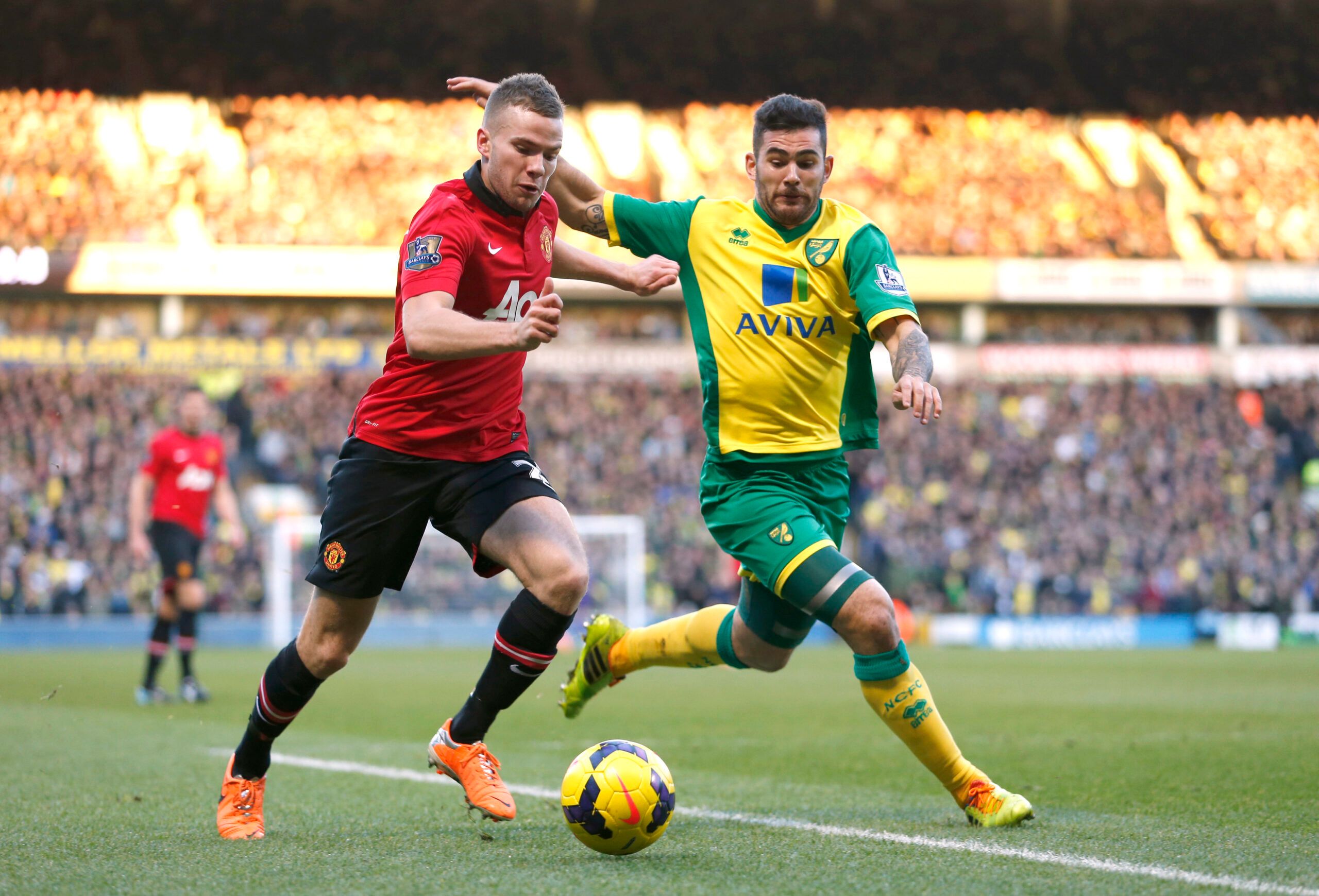 Football - Norwich City v Manchester United - Barclays Premier League - Carrow Road - 28/12/13 
Norwich City's Bradley Johnson (R) and Manchester United's Tom Cleverley in action 
Mandatory Credit: Action Images / John Sibley 
Livepic 
EDITORIAL USE ONLY. No use with unauthorized audio, video, data, fixture lists, club/league logos or live services. Online in-match use limited to 45 images, no video emulation. No use in betting, games or single club/league/player publications.  Please contact yo