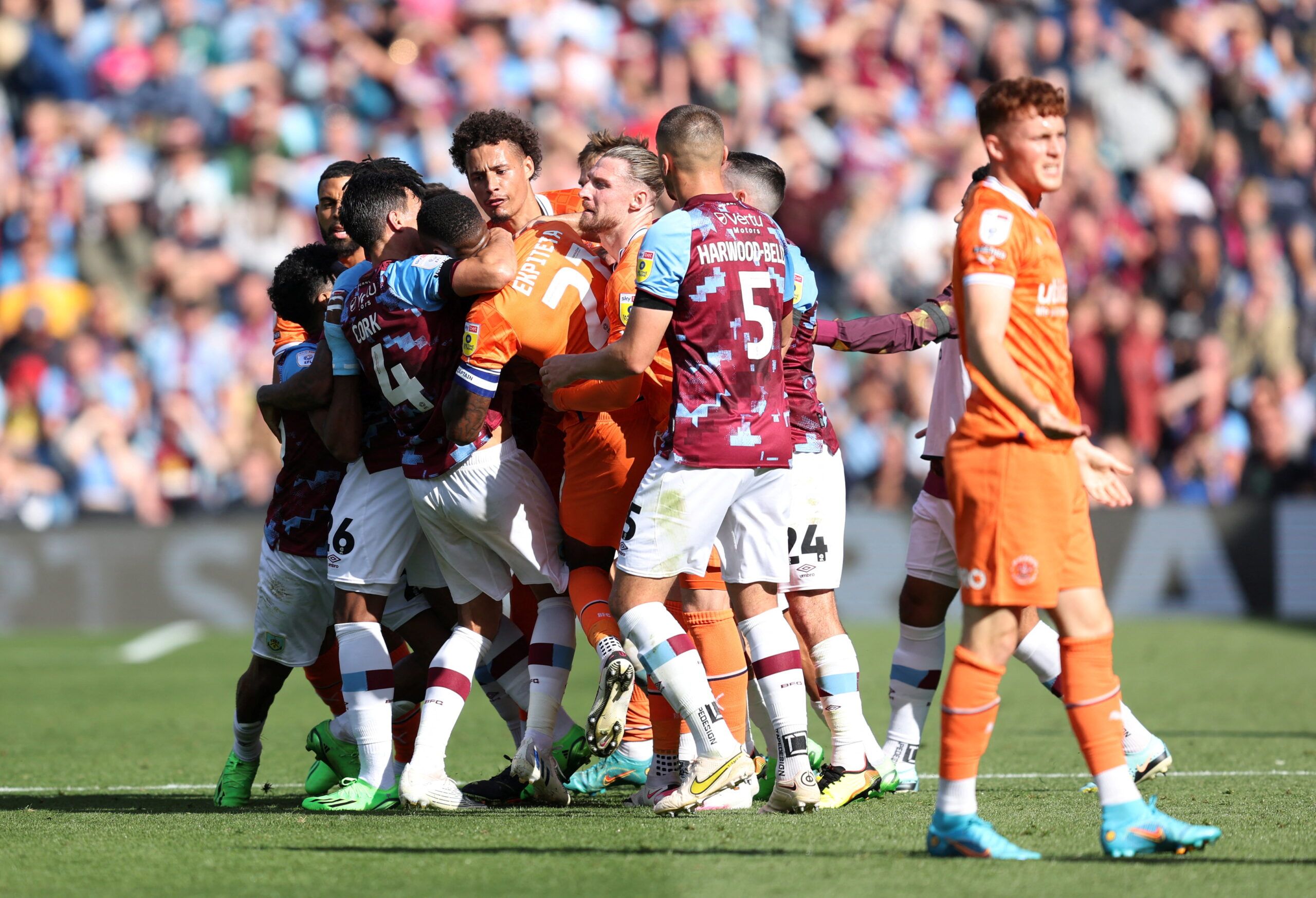 Soccer Football - Championship - Burnley v Blackpool - Turf Moor, Burnley, Britain - August 20, 2022 Burnley and Blackpool players clash during the match Action Images/John Clifton  EDITORIAL USE ONLY. No use with unauthorized audio, video, data, fixture lists, club/league logos or 