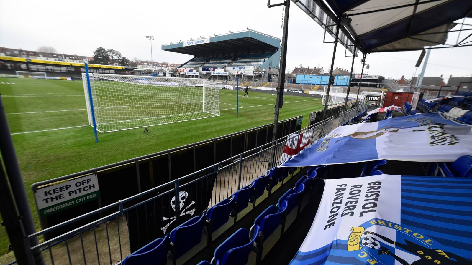 Bristol Rovers Ambil Risiko Transfer Isaac Hutchinson, Gelar Dipegang