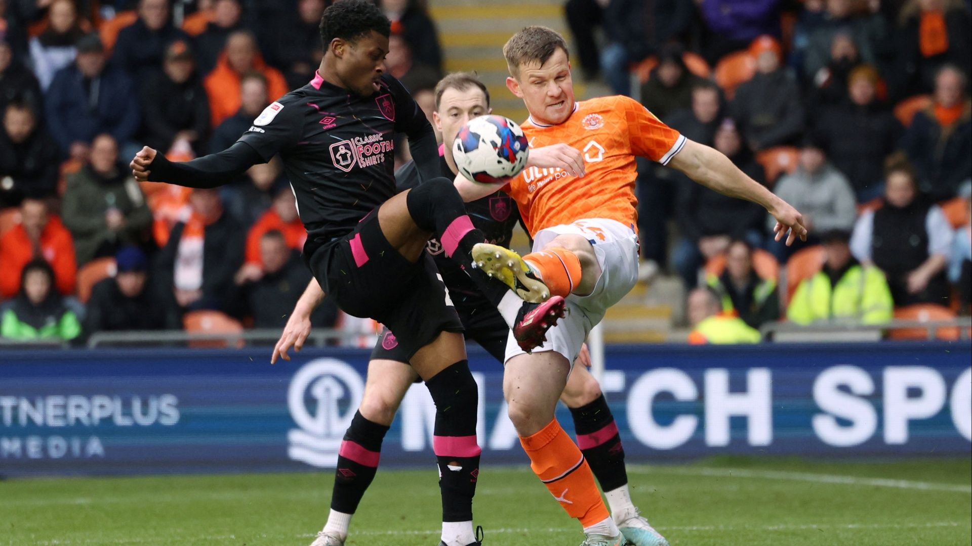 Oxford United set to re-sign Blackpool's Jordan Thorniley