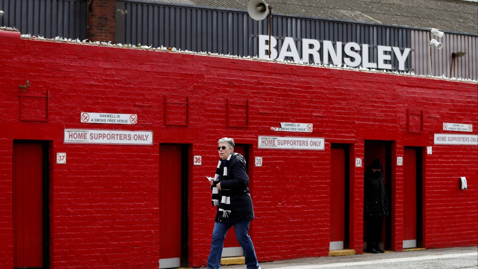 Barnsley minati bek Bolton Wanderers, Will Forrester