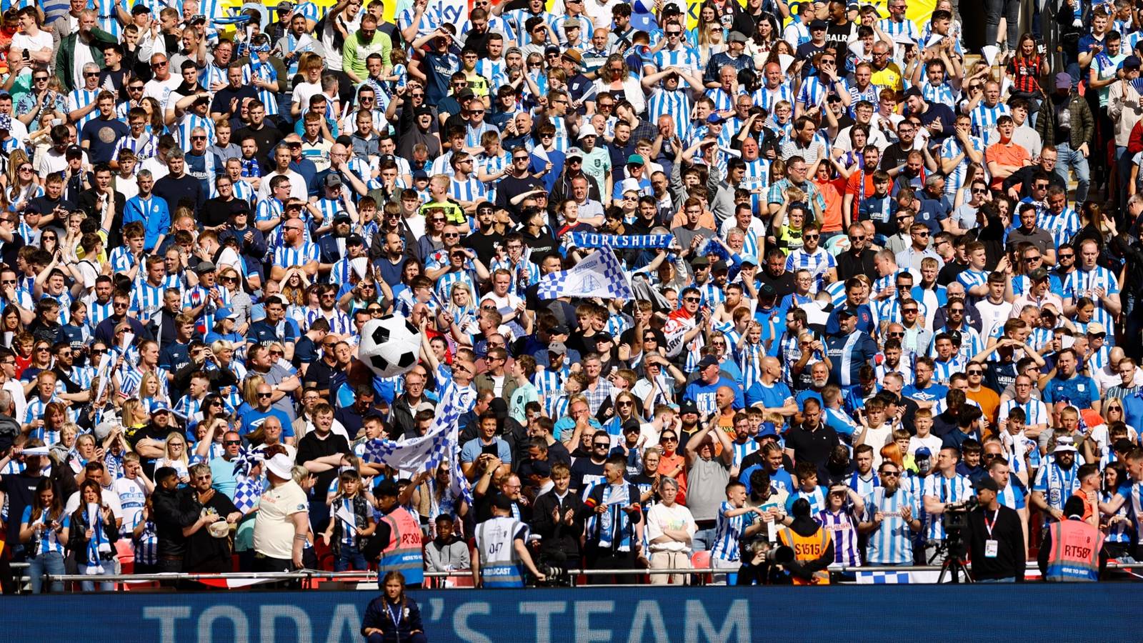 Jumlah Tiket yang Terjual Huddersfield Town untuk Pertandingan Bradford City Jumlah Tiket yang Terjual Huddersfield Town untuk Pertandingan Bradford City
