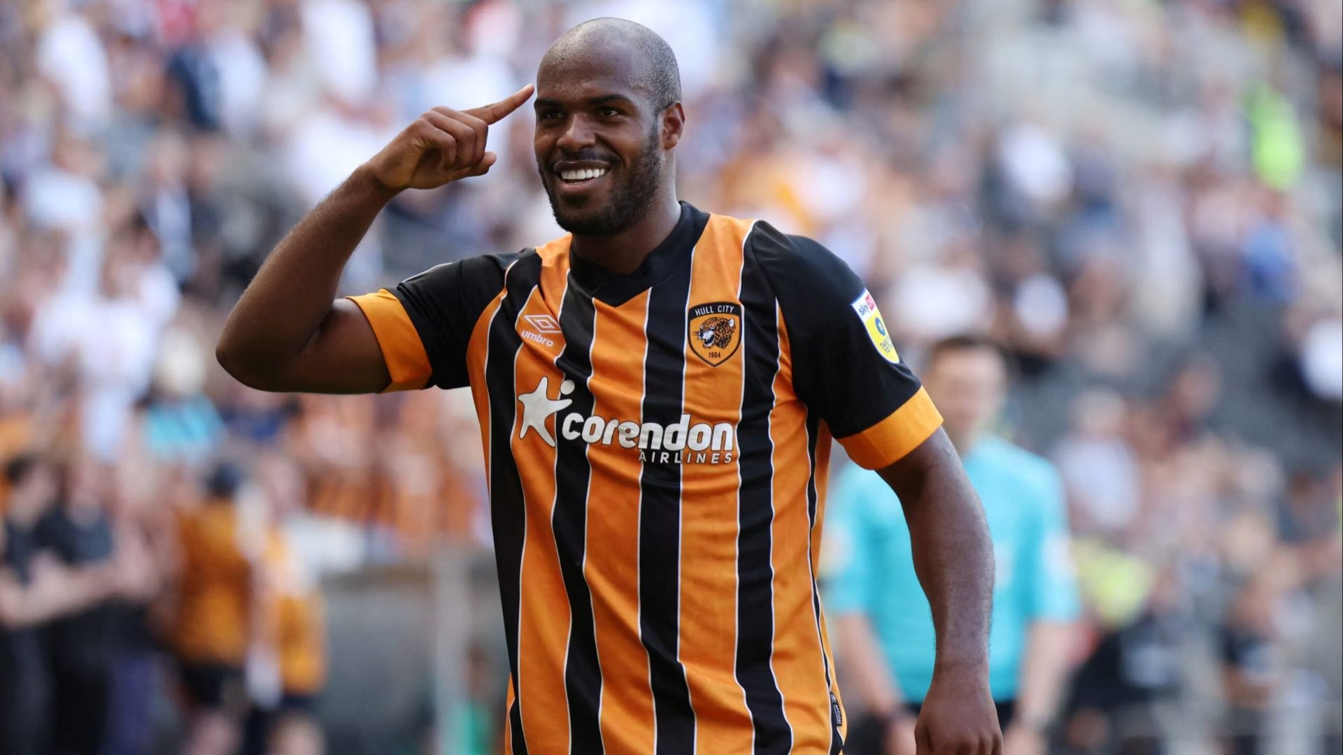 It is bizarre" - Hull City fan pundit reacts to Oscar Estupinan transfer  decision