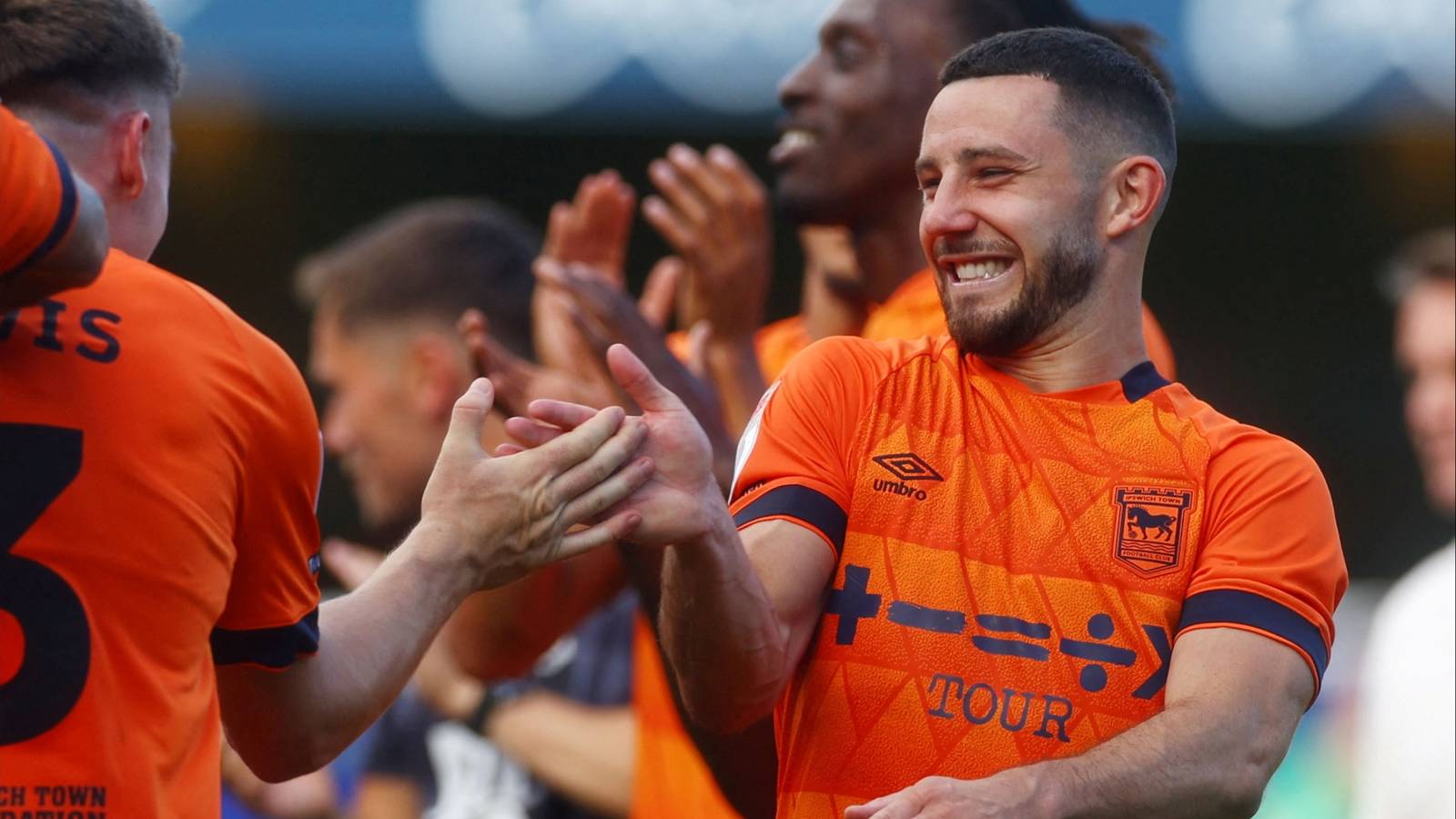 Reaksi Wes Burns dan Sammie Szmodics atas kepergian Conor Chaplin