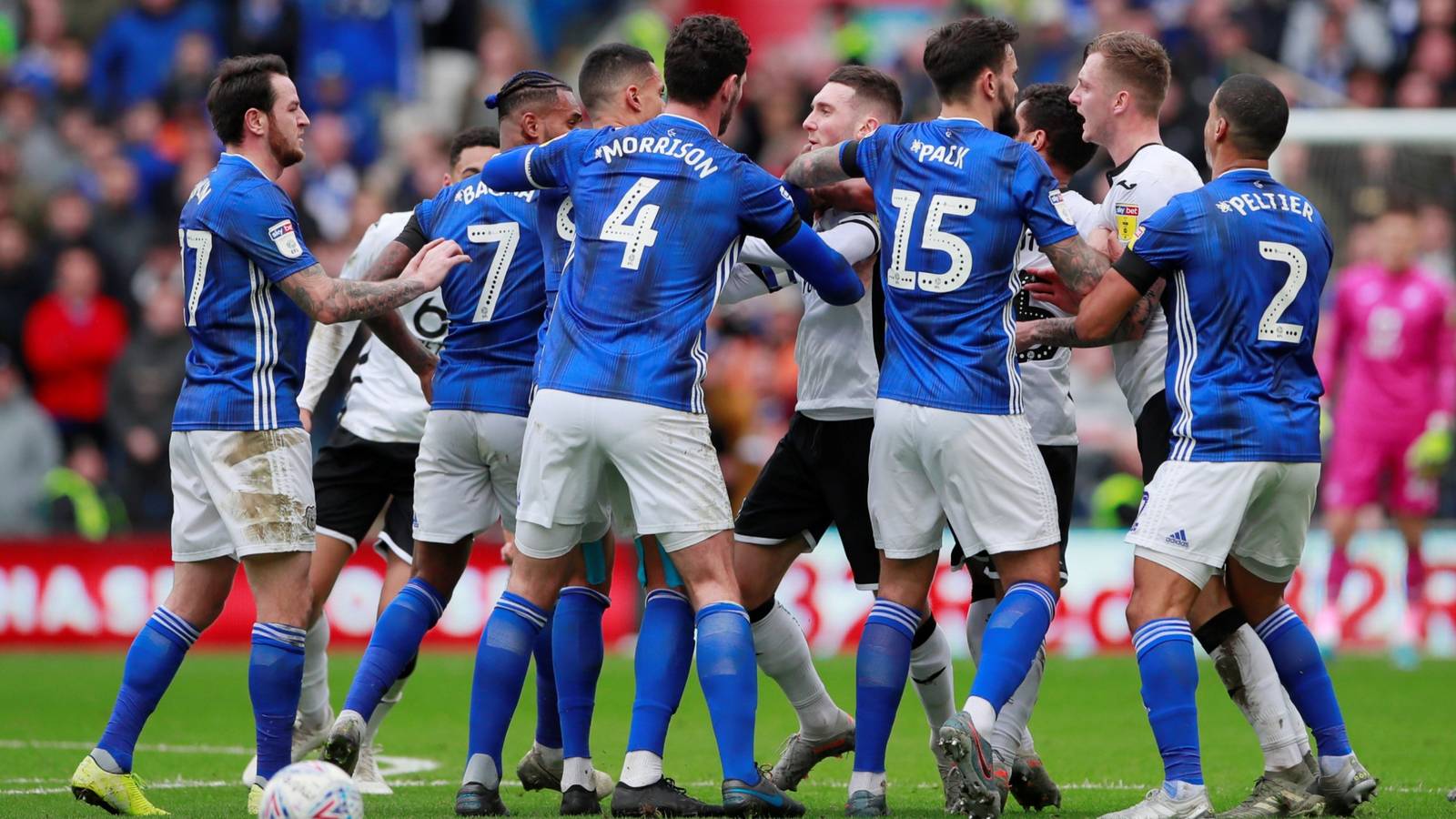 Mengurutkan 8 Rivalitas Terbesar Klub di EFL dalam 65 Karakter