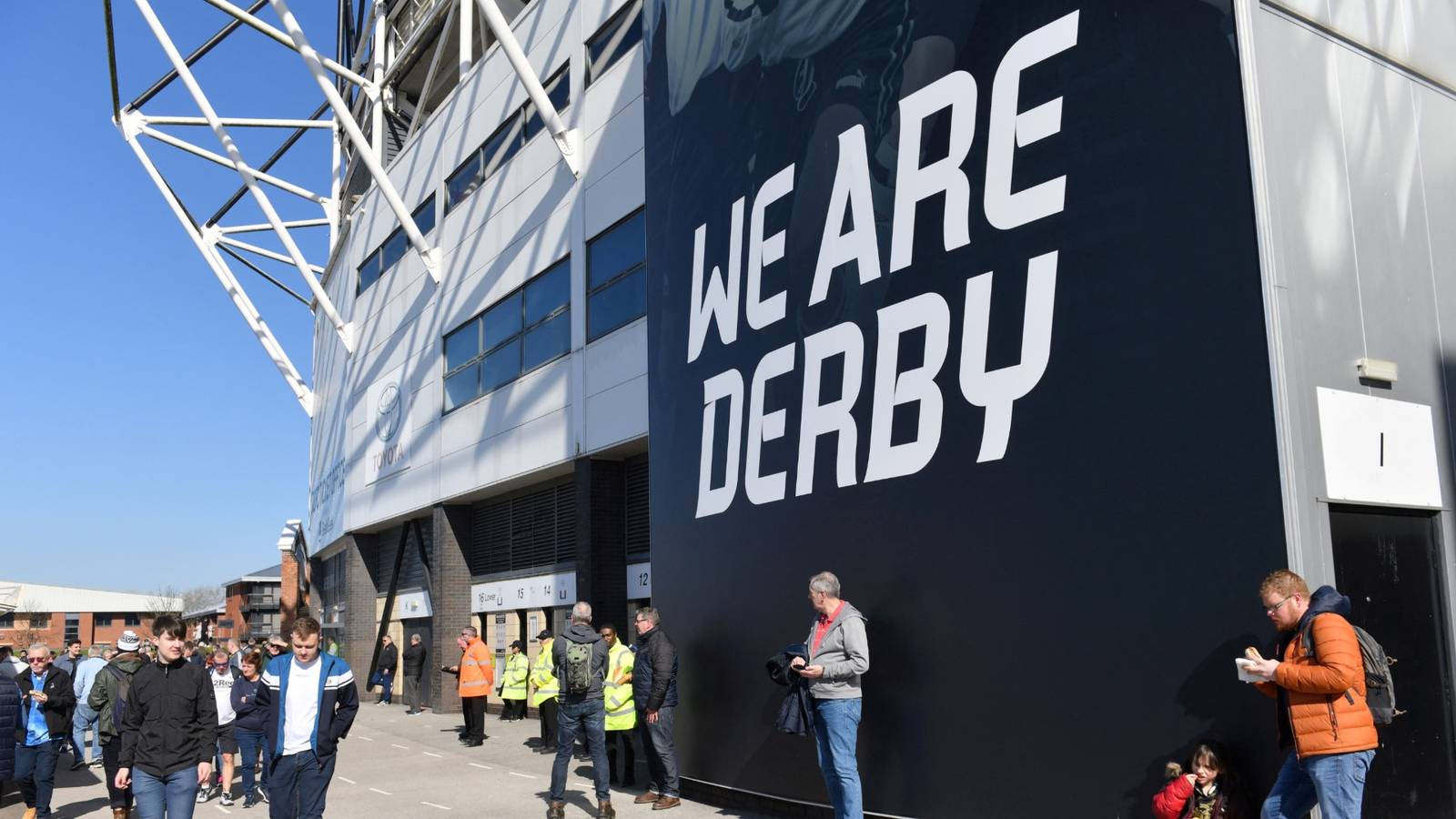 Masalah Derby County harus mengajukan pertanyaan transfer John Eustace