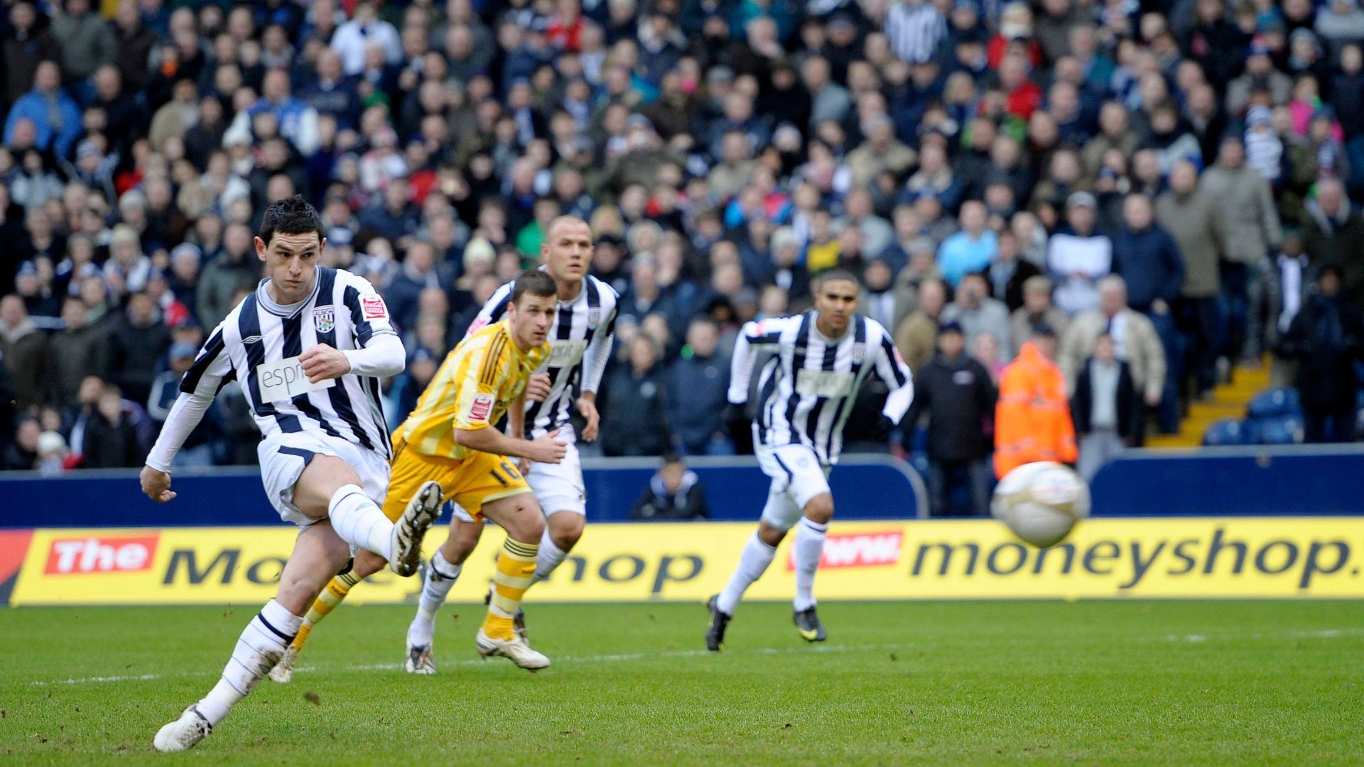Graham Dorrans playing for West Bromwich Albion