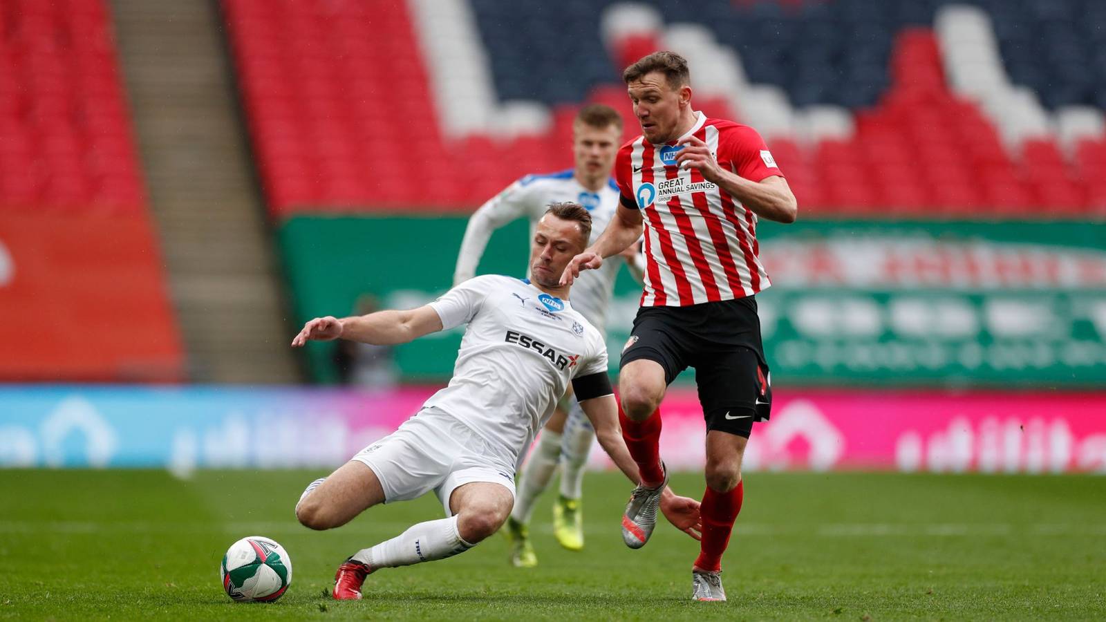 Carlisle United should replace Paul Huntington with Barrow's George Ray