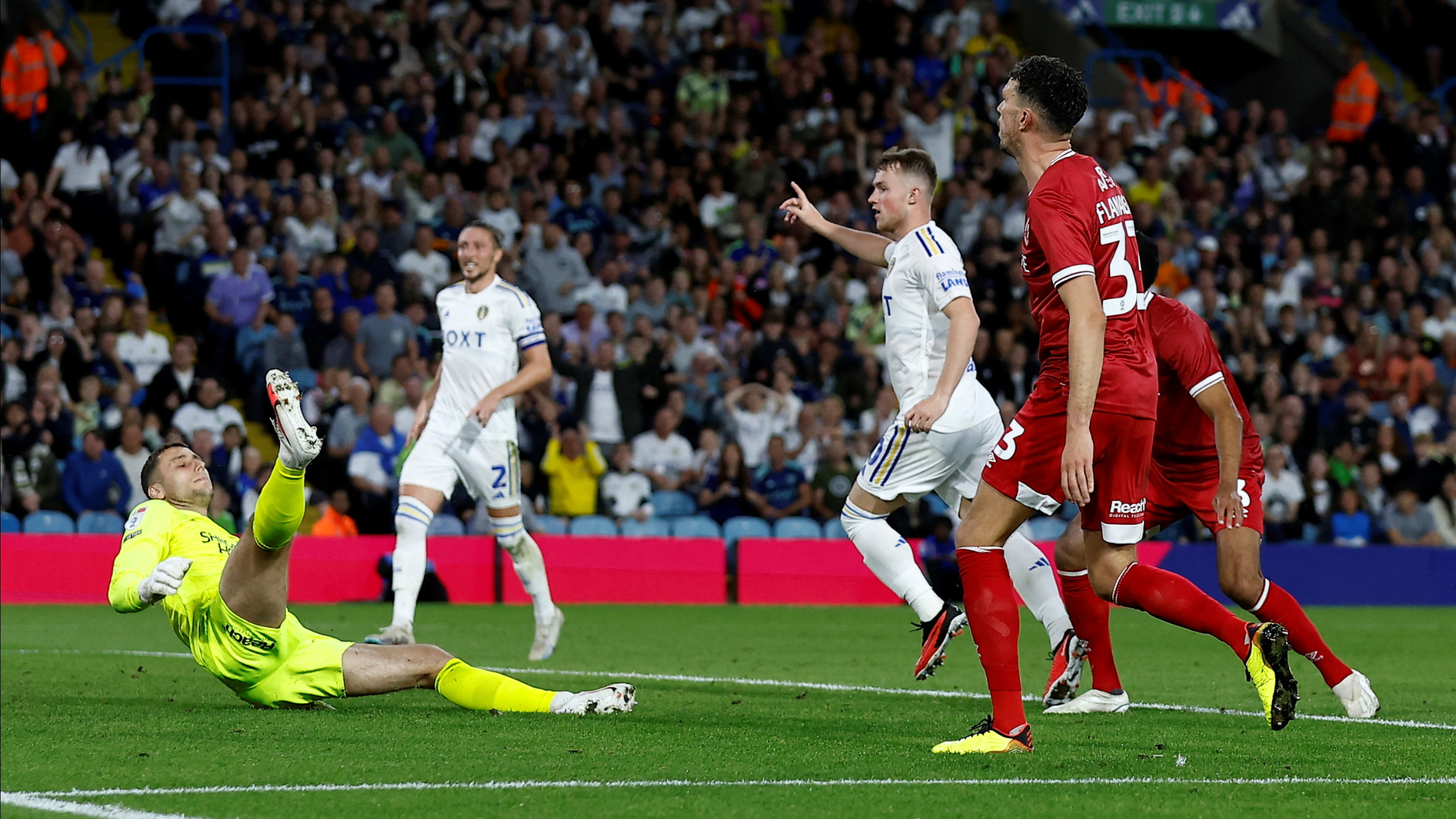 Joe Gelhardt scores for Leeds United