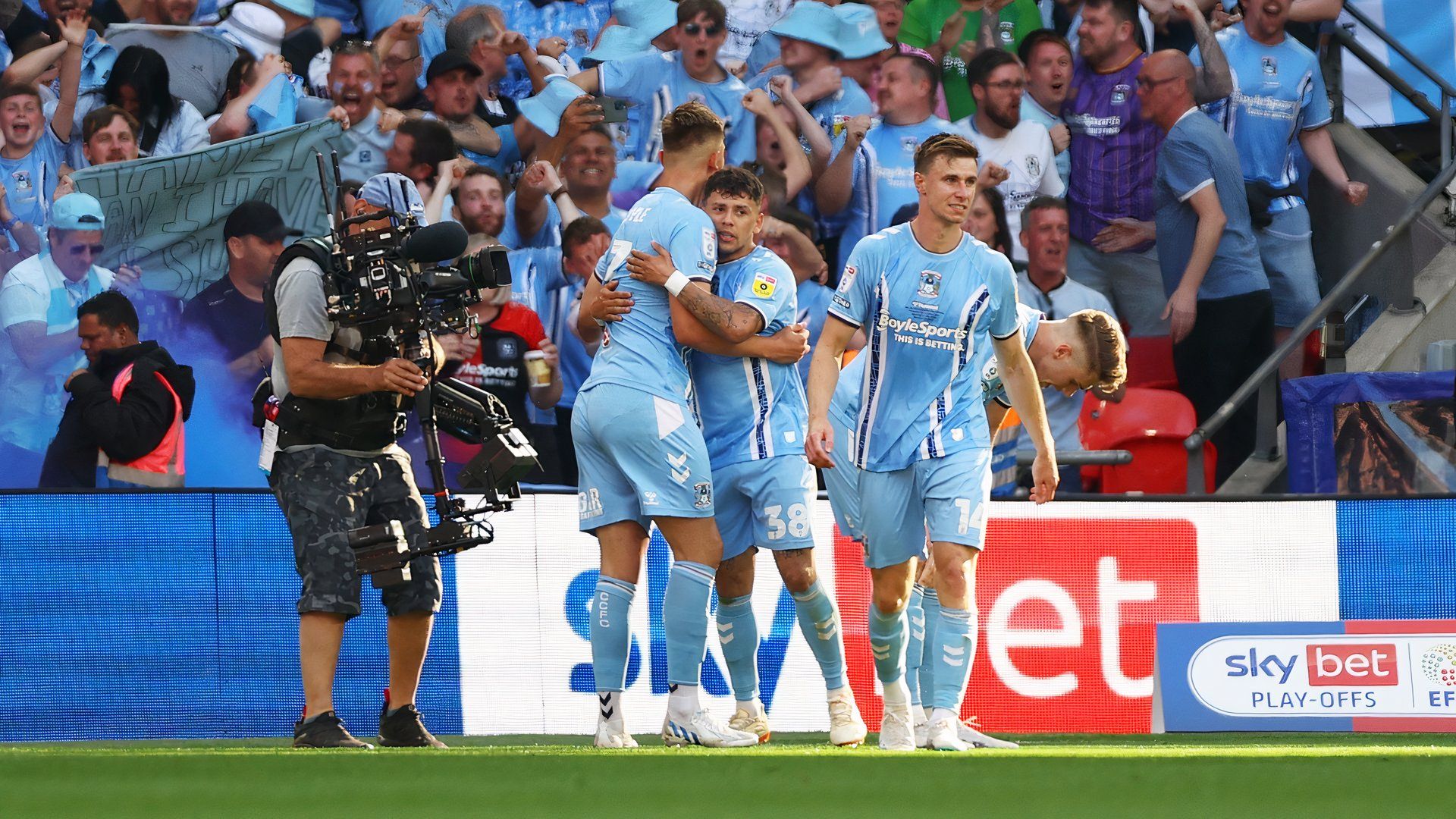 Gustavo Hamer scores in the Championship Play-Off Final for Coventry City