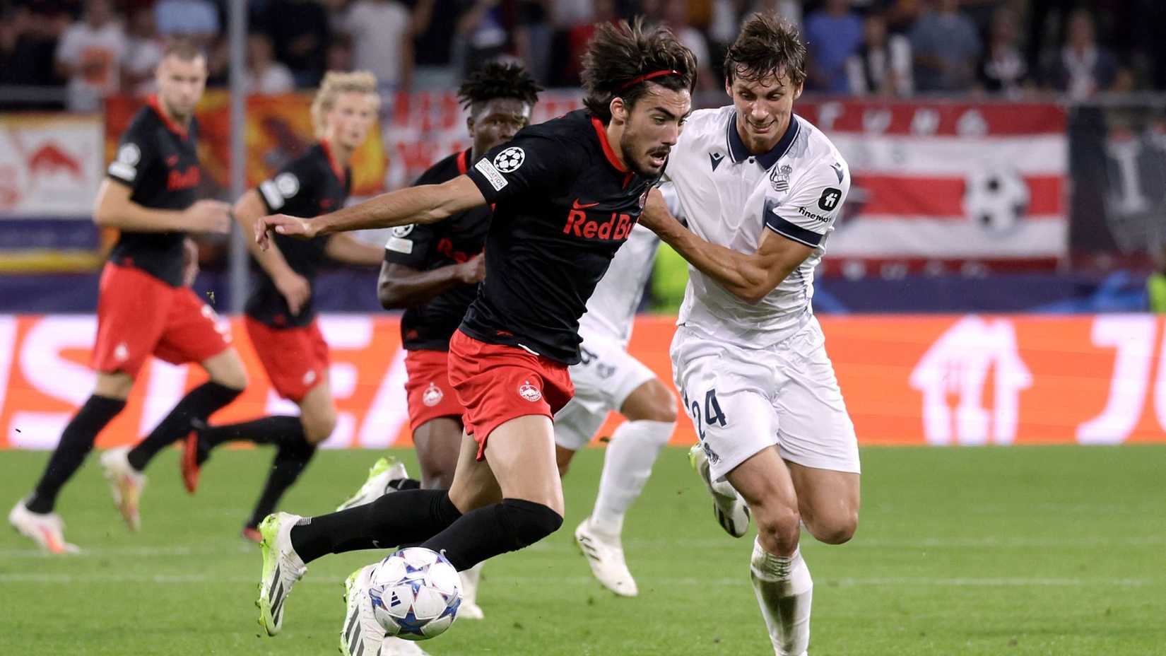 Medical update as Sunderland chase RB Salzburg striker Roko Simic