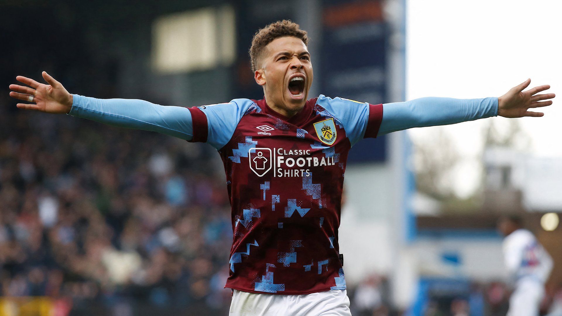 Norwich City urged to sign Burnley winger Manuel Benson