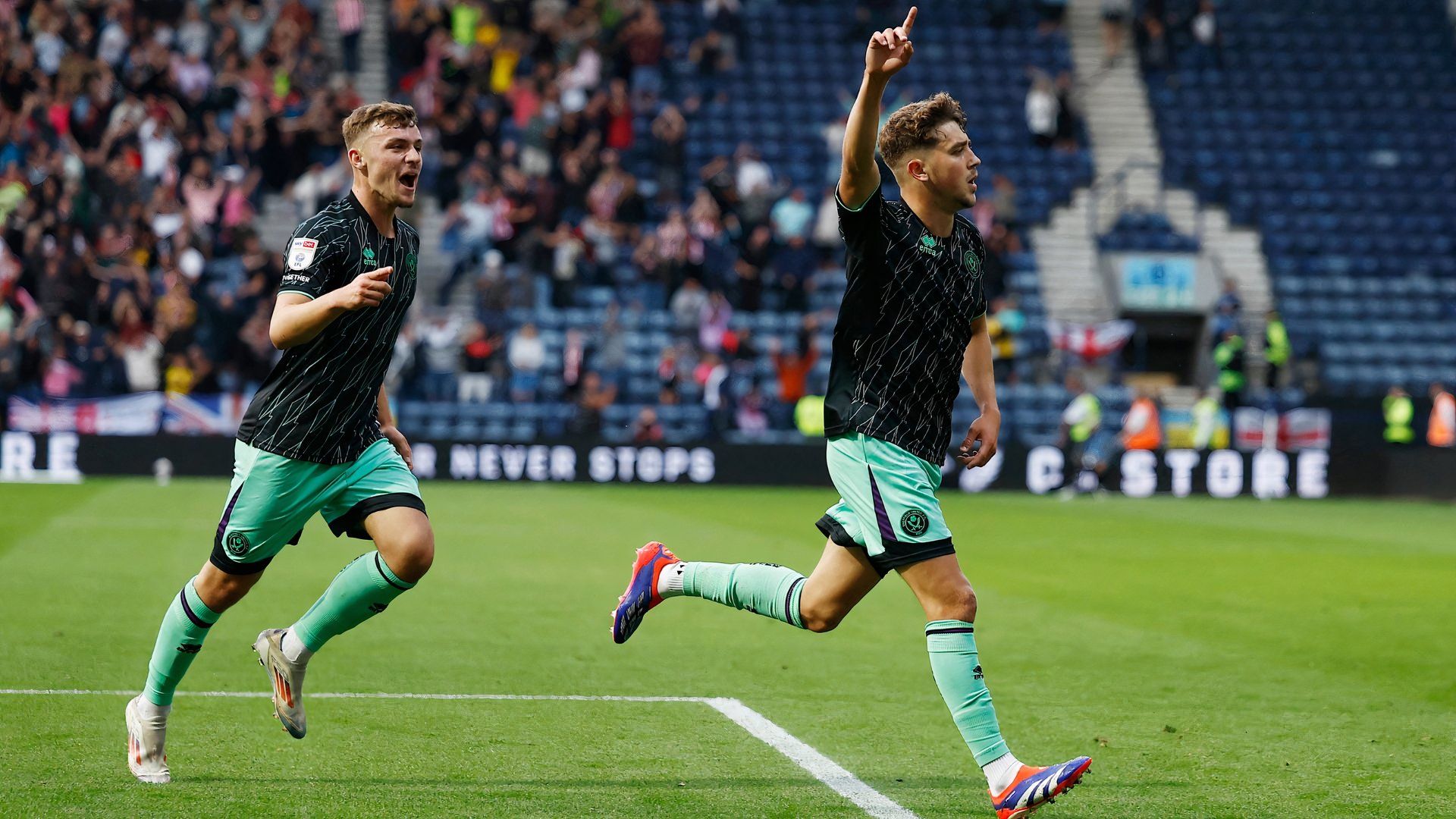 Ollie Arblaster scores for Sheffield United against Preston North End