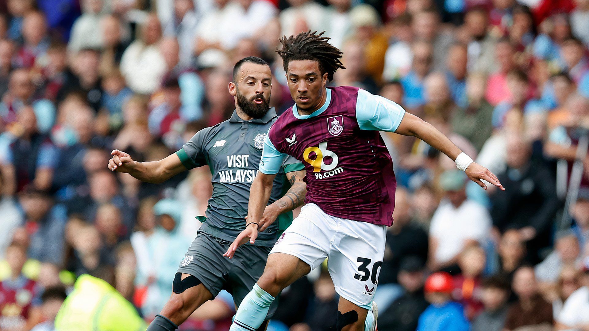 Stunning Burnley 0-0 Everton: Points Shared In Premier League Shutout Background Art Stunning Burnley 0-0 Everton: Points Shared In Premier League Shutout Background Art