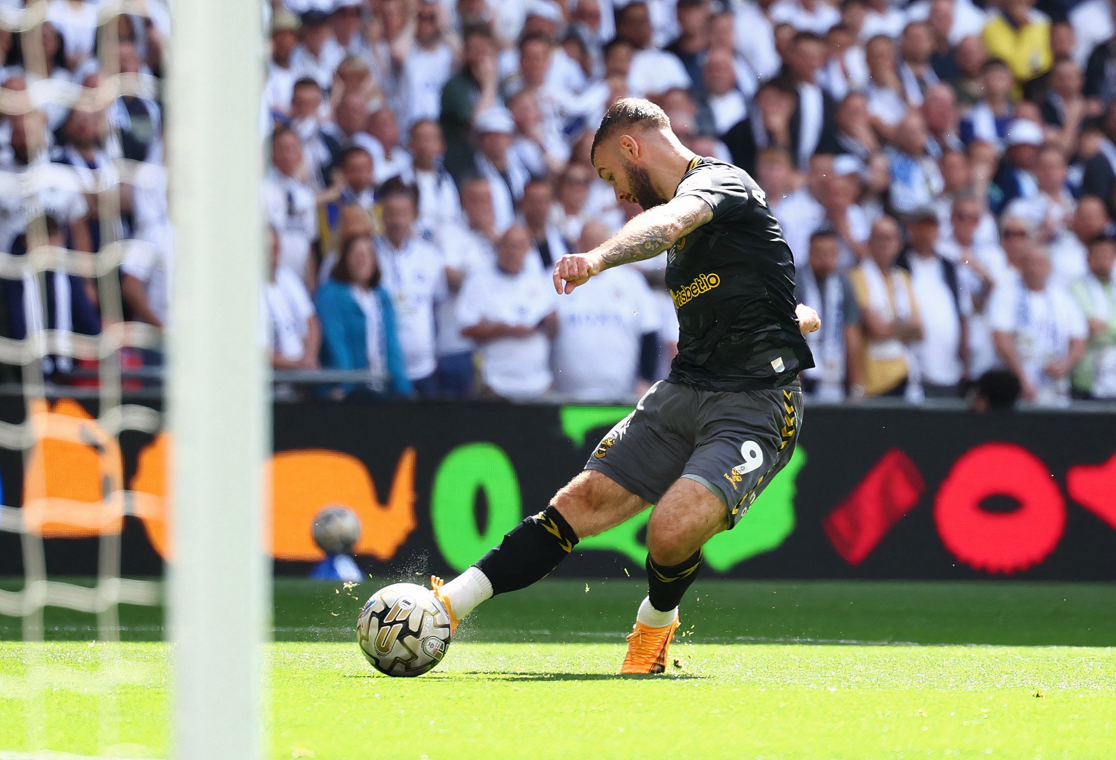 adam armstrong scores for southampton against leeds united in the championship play-off final