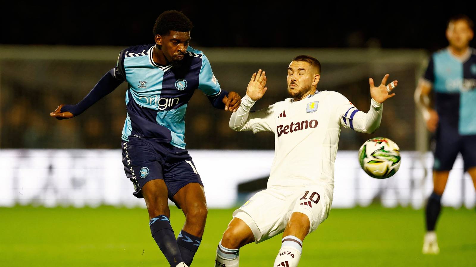 Birmingham City diminta lakukan transfer mengejutkan dari Aston Villa Birmingham City diminta lakukan transfer mengejutkan dari Aston Villa