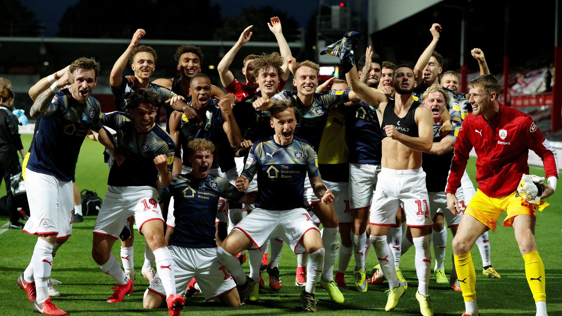 Barnsley celebrate at Brentford in 2020 