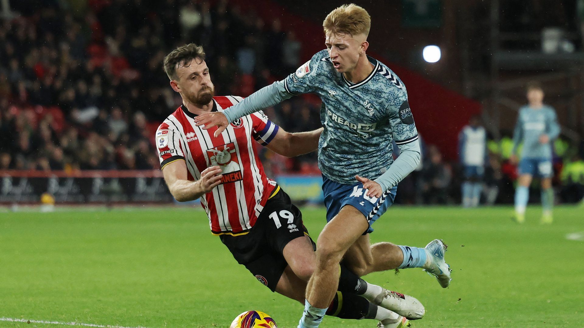 Jack Robinson fouls Tommy Watson - Sheffield United v Sunderland 