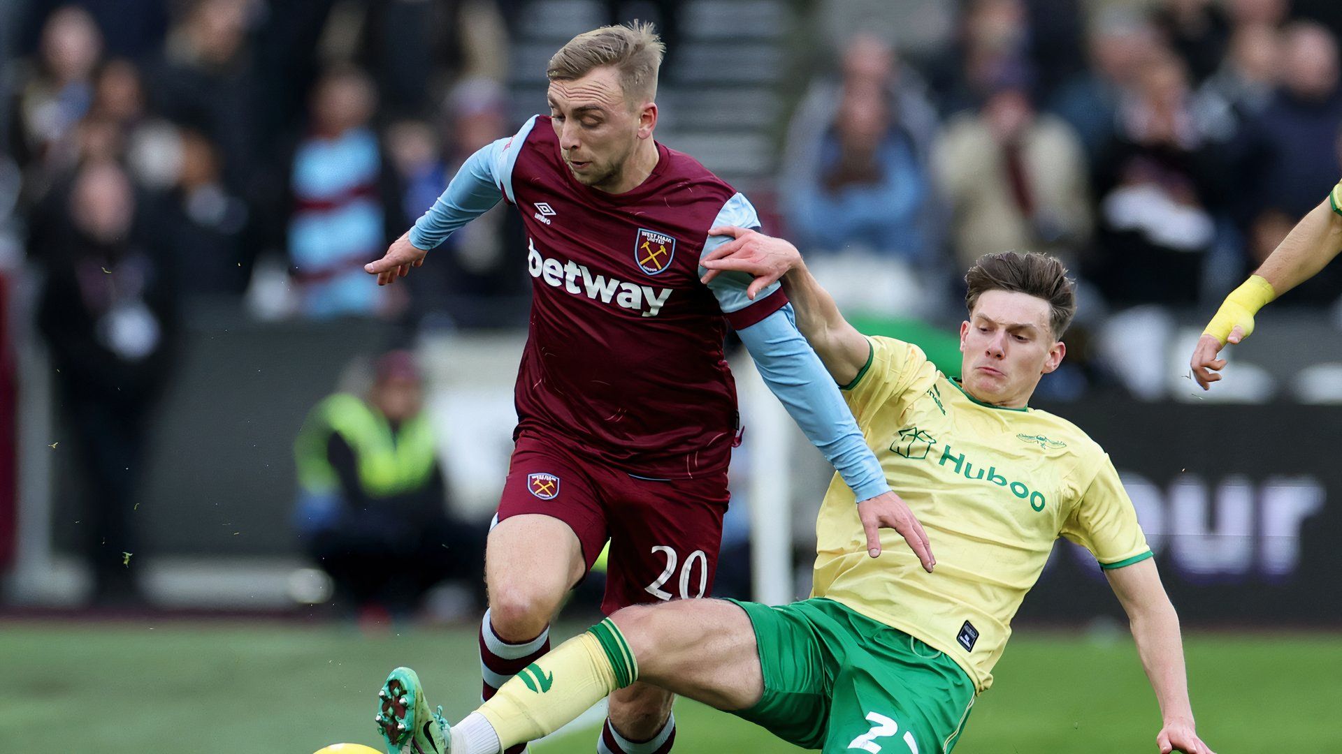 Taylor Gardner-Hickman playing for Bristol City vs West Ham