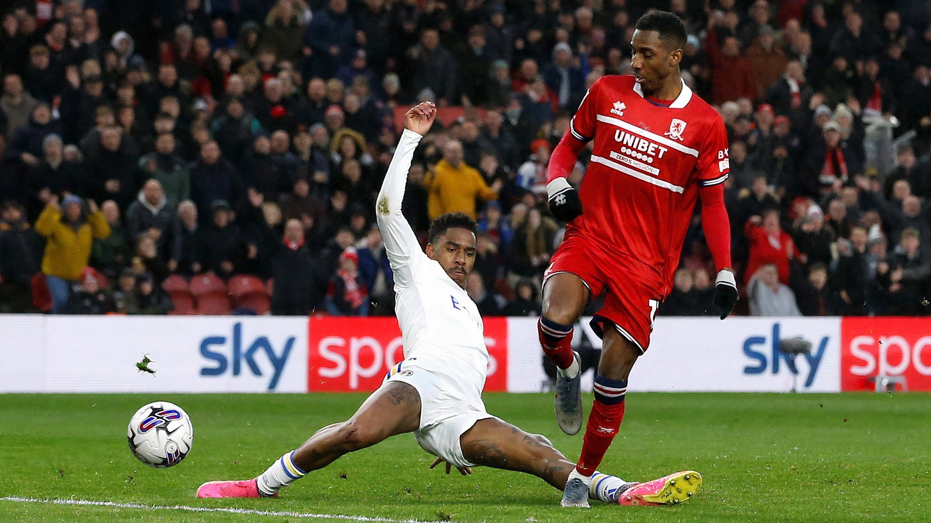 Middlesbrough's Isaiah Jones and Leeds United's Junior Firpo