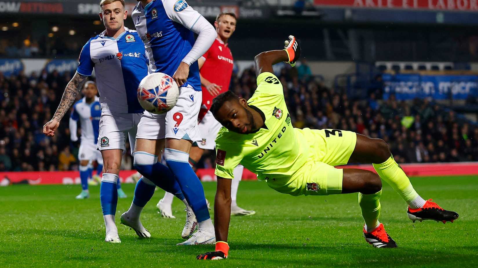 Arthur Okonkwo can take Mark Howard inspiration to fix Wrexham AFC flaw