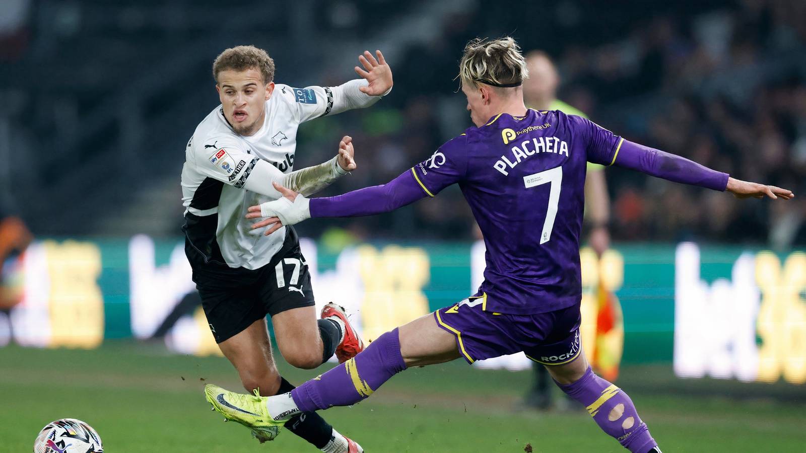 John Eustace tidak percaya padanya