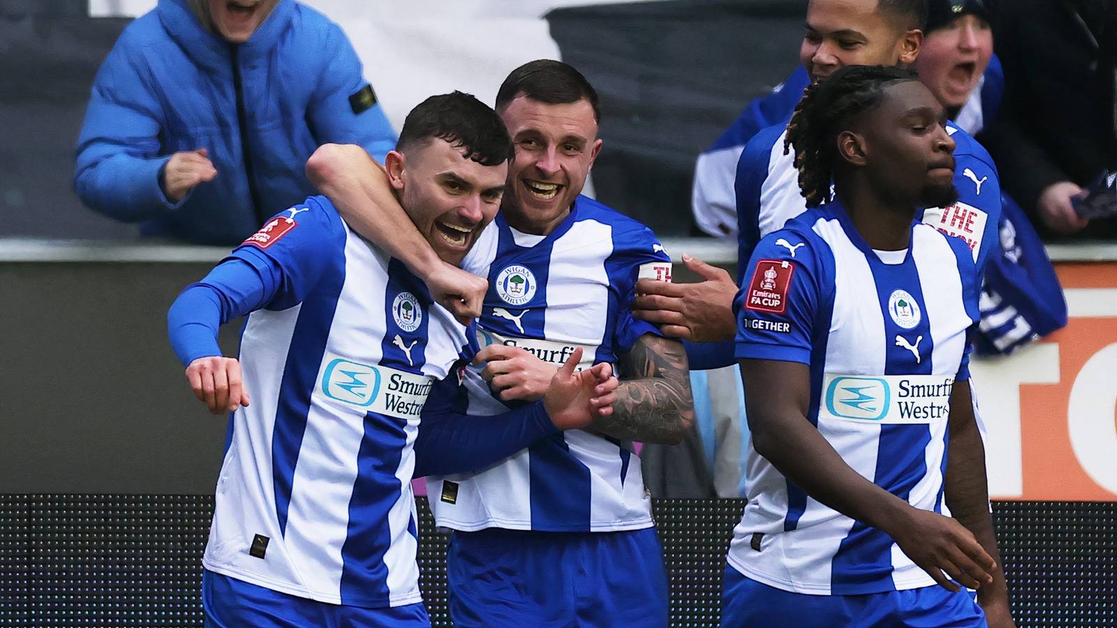 Gillingham mendekati transfer winger Wigan Athletic, Jonny Smith