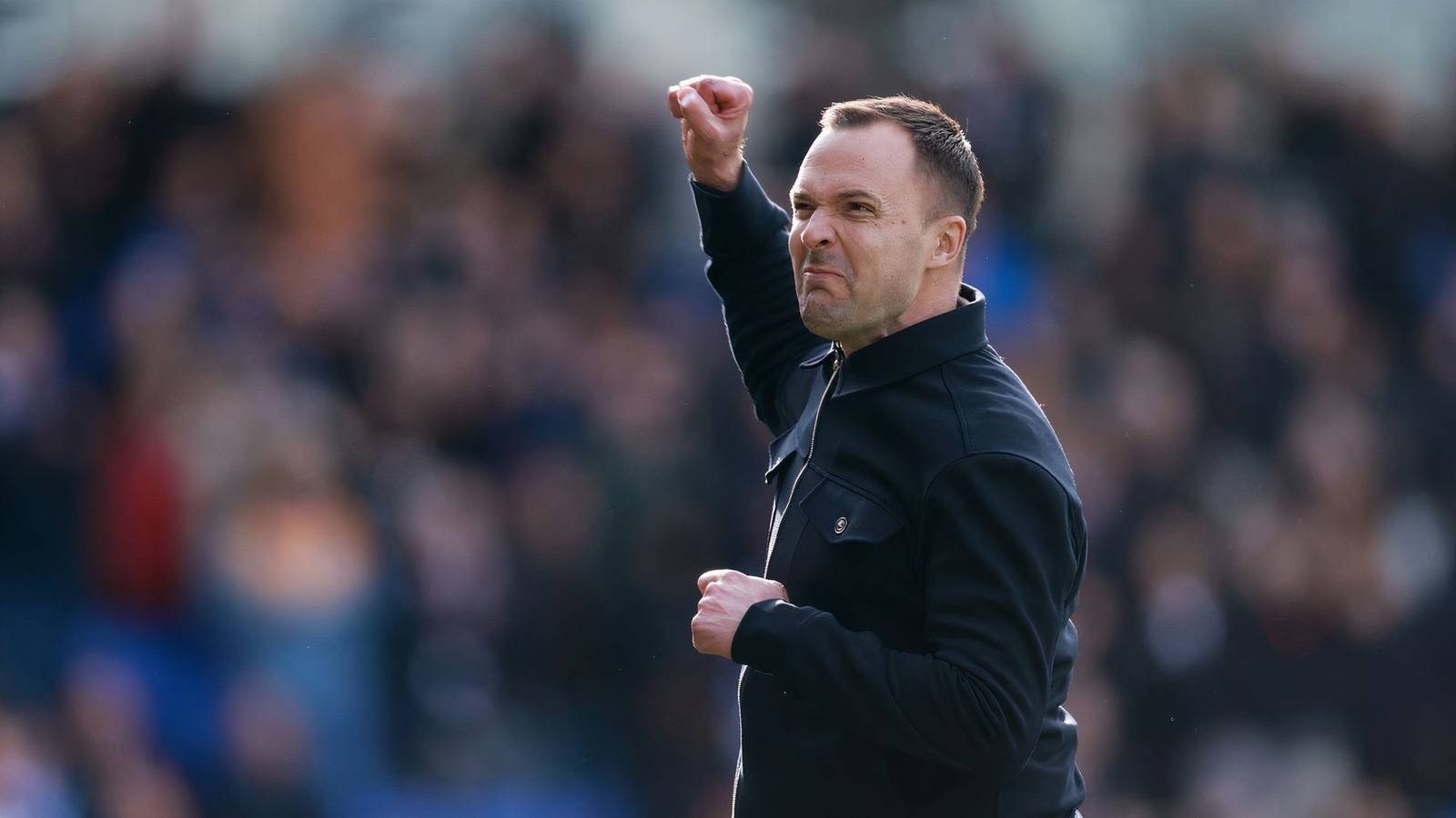 Chris Davies mengeluarkan peringatan untuk Birmingham City Chris Davies mengeluarkan peringatan untuk Birmingham City