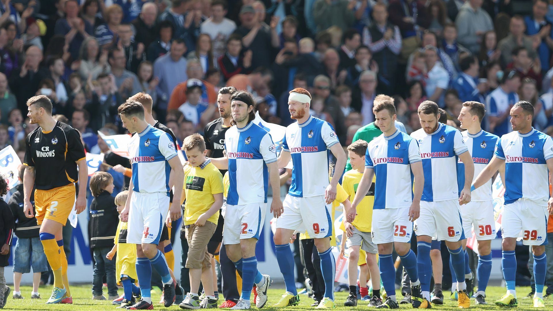https://static0.footballleagueworldimages.com/wordpress/wp-content/uploads/2025/04/bristol-rovers-v-mansfield-x-kit-clash-x-featured.jpg