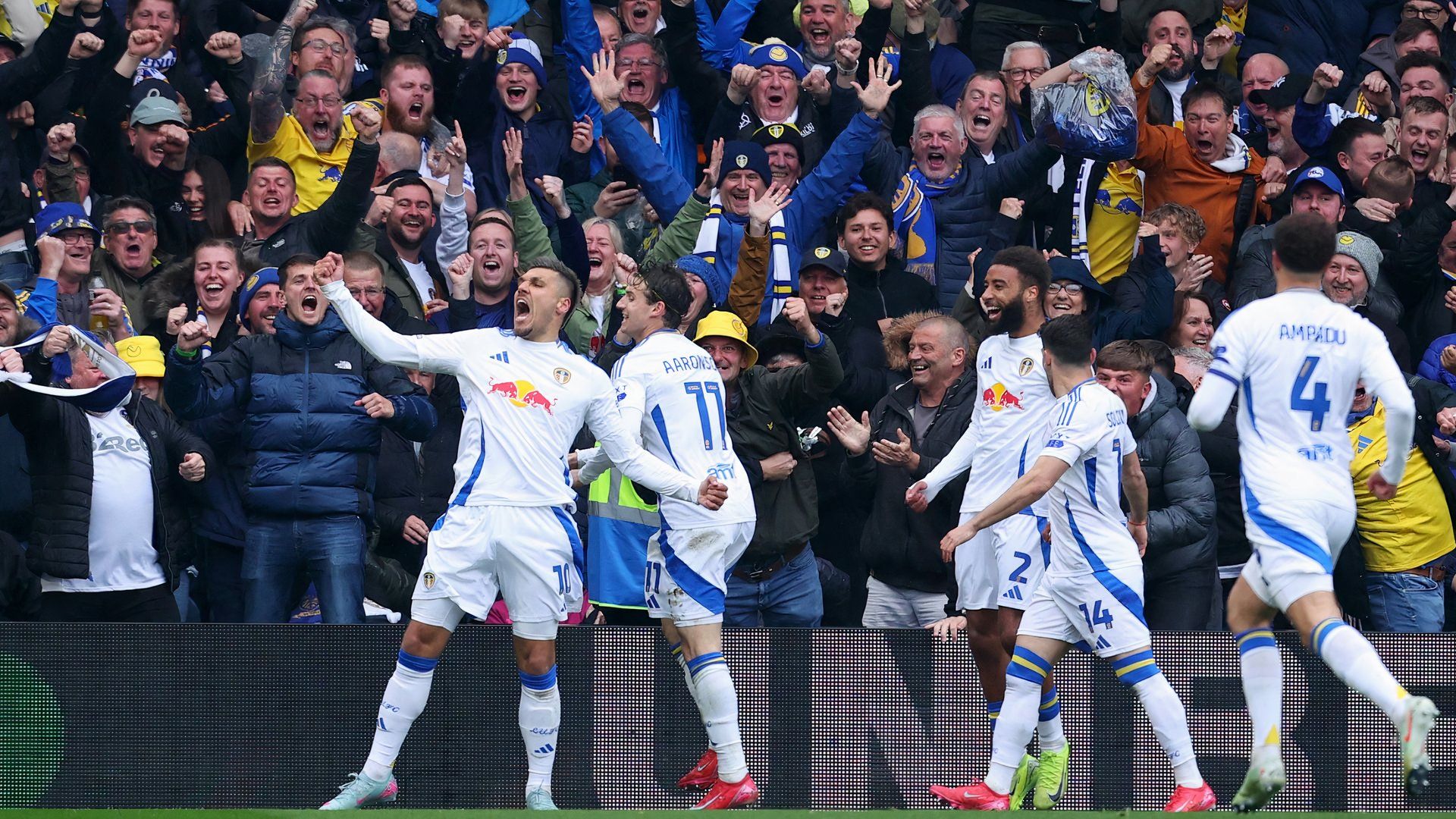Leeds United 6-0 Stoke City: Piroe puts Leeds on cusp of promotion