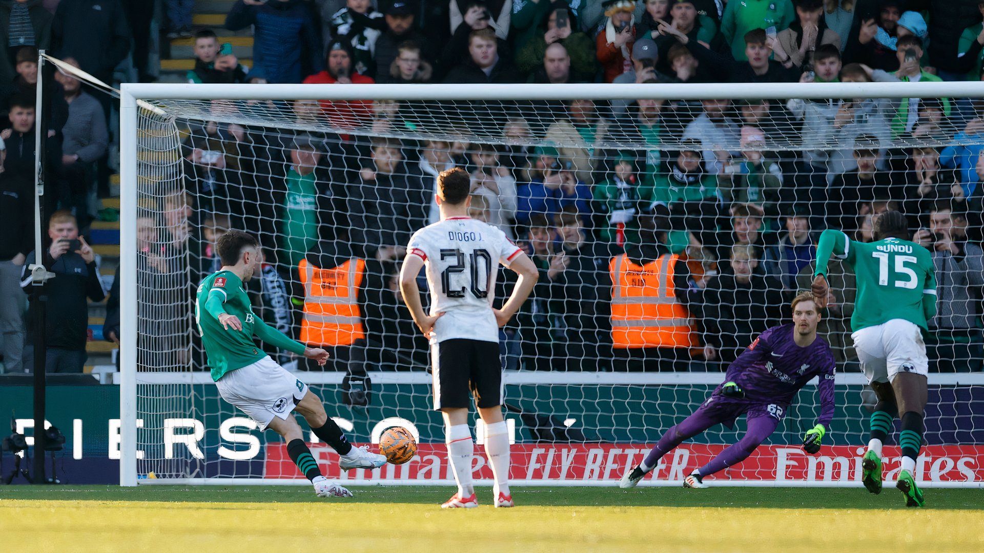 Ryan Hardie scores for Plymouth Argyle vs Liverpool