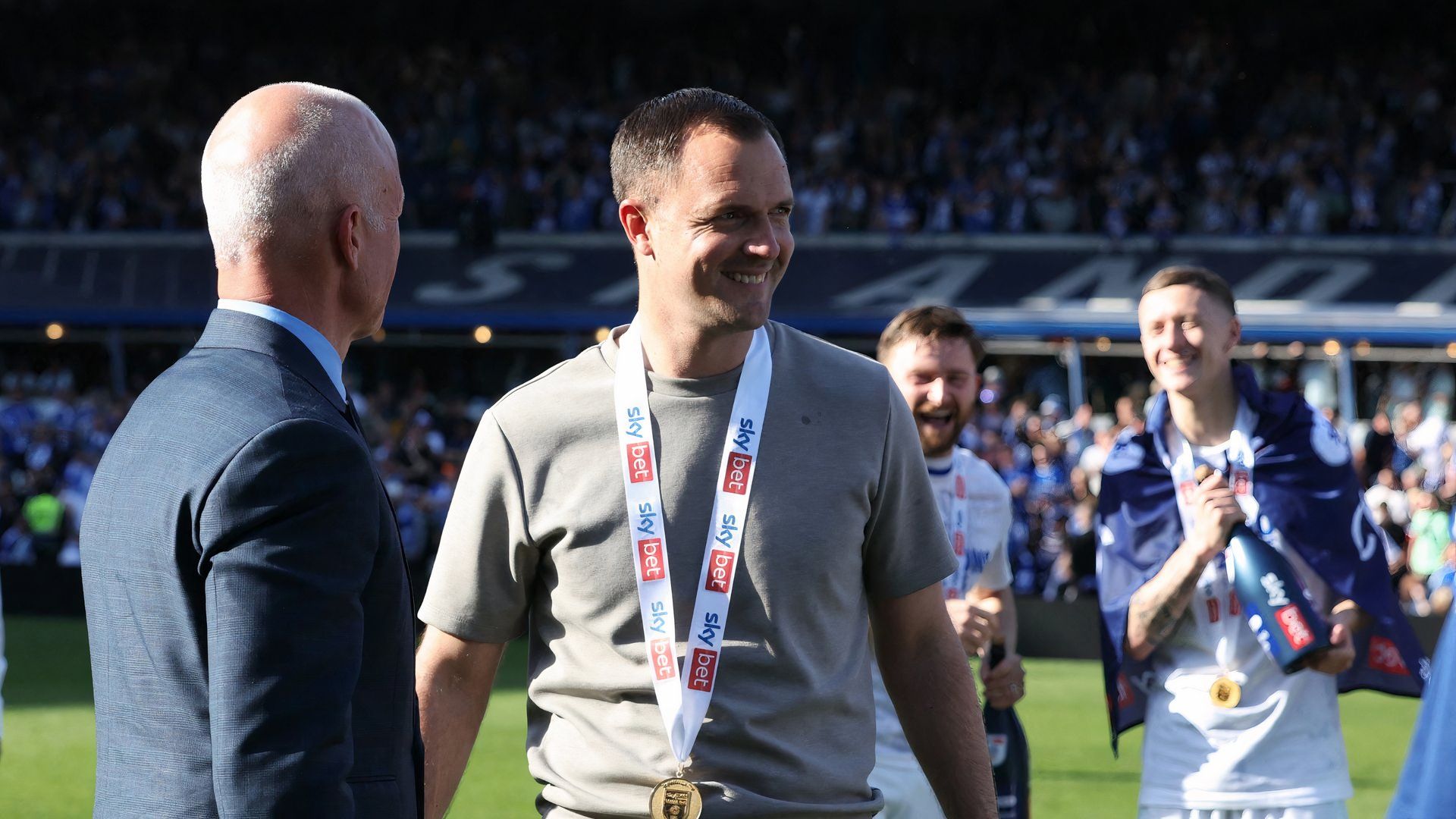 HLV trưởng Birmingham City Chris Davies và đồng sở hữu Tom Wagner