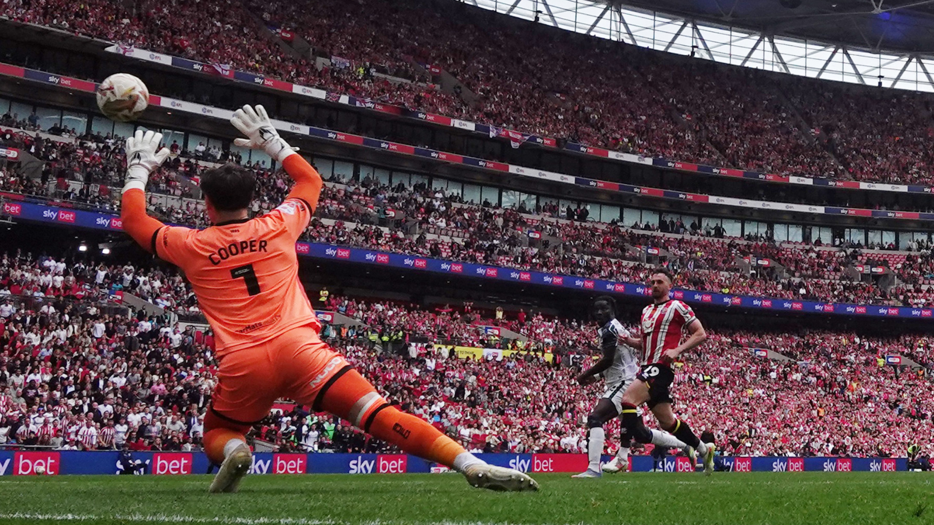 Sunderland equalise against Sheffield United in the Championship play-off final