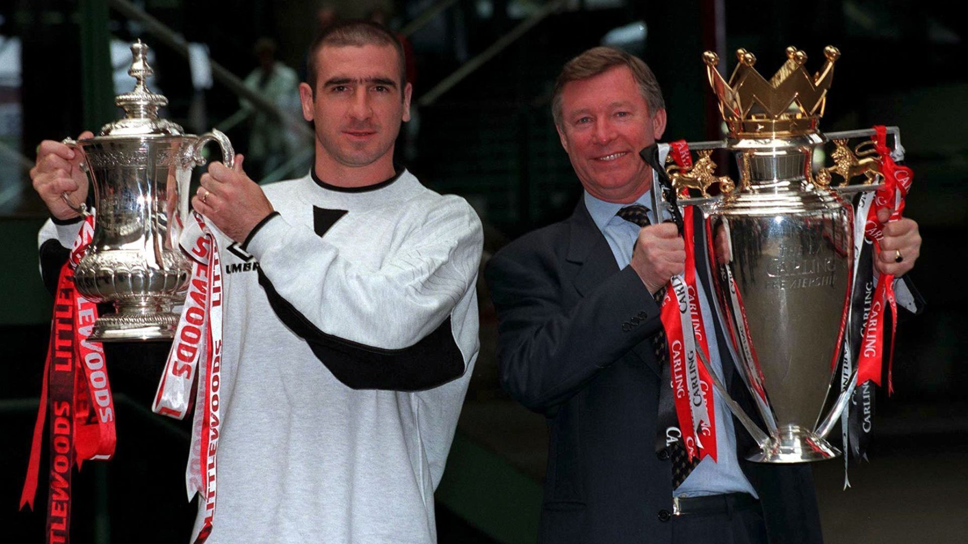 MANCHESTER UTD BRINGING THE TROPHIES HOME 12/5/96