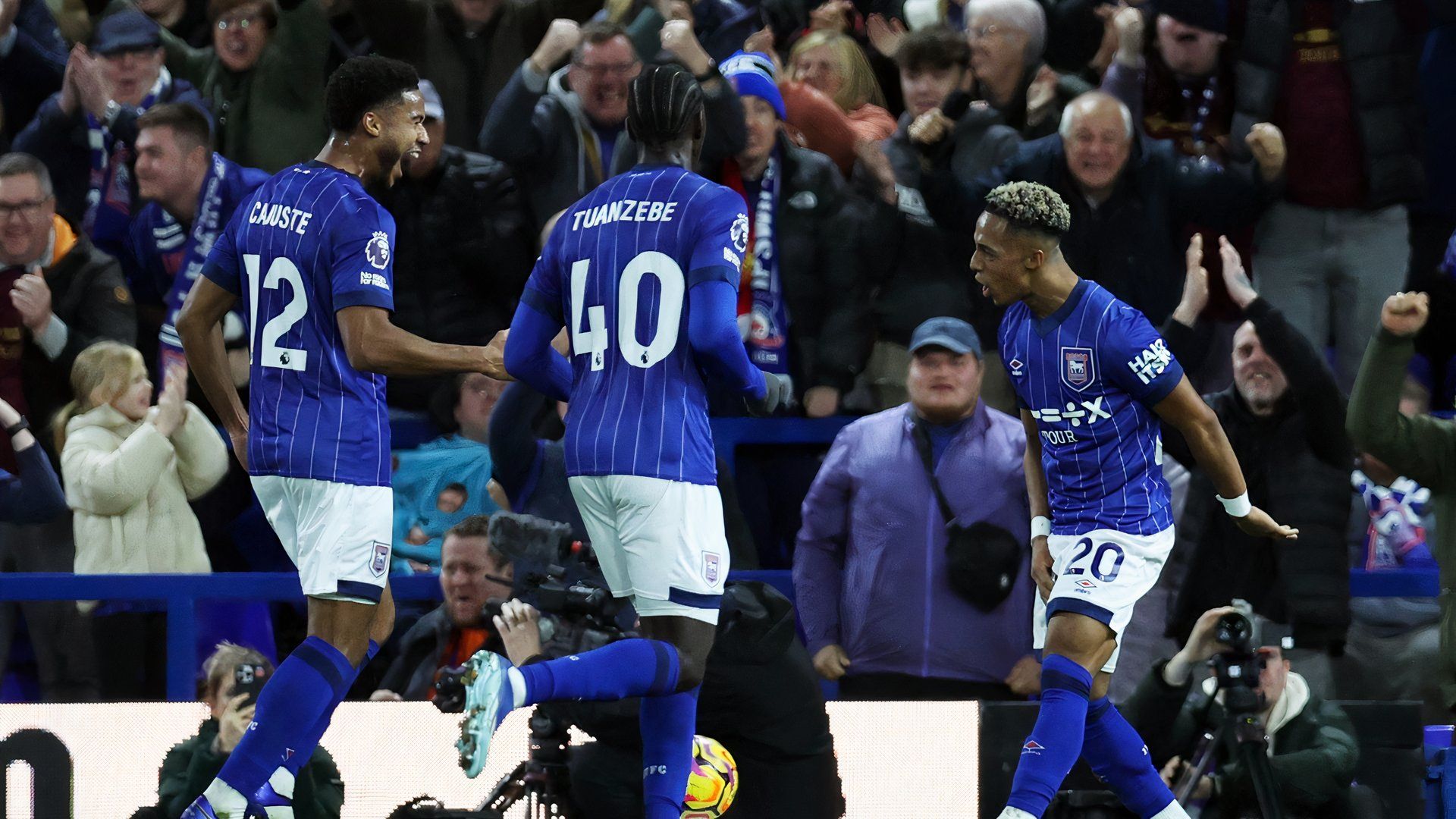 Omari Hutchinson scores for Ipswich Town vs Man Utd