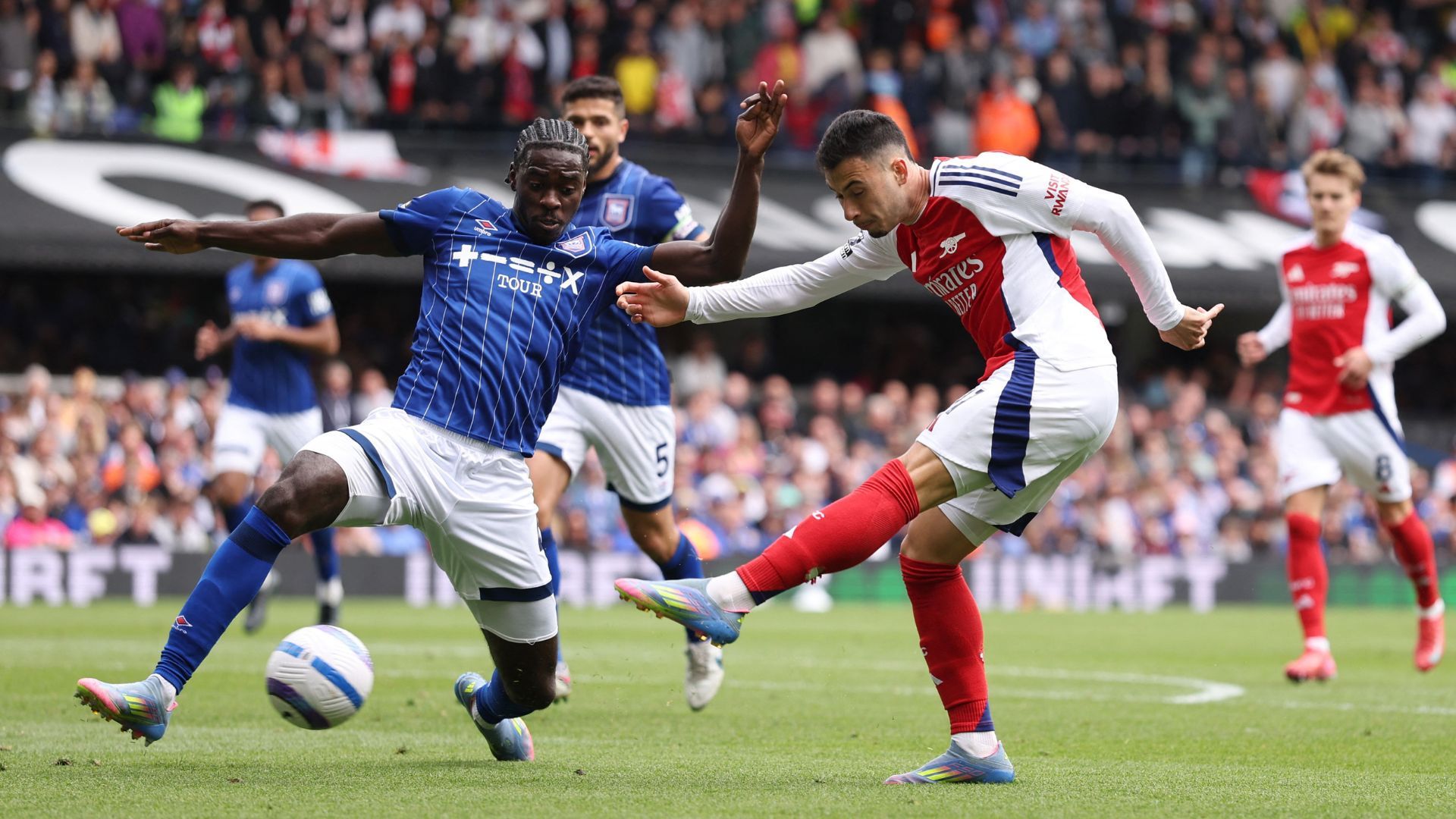 Axel Tuanzebe playing for Ipswich Town against Arsenal