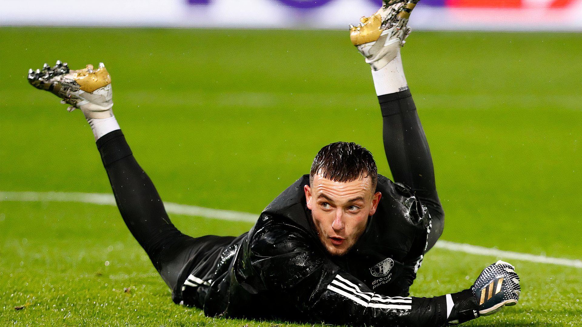 Feyenoord's Justin Bijlow during the warm up for the Europa League - Group K - Feyenoord v Wolfsberger AC match at Feyenoord Stadium