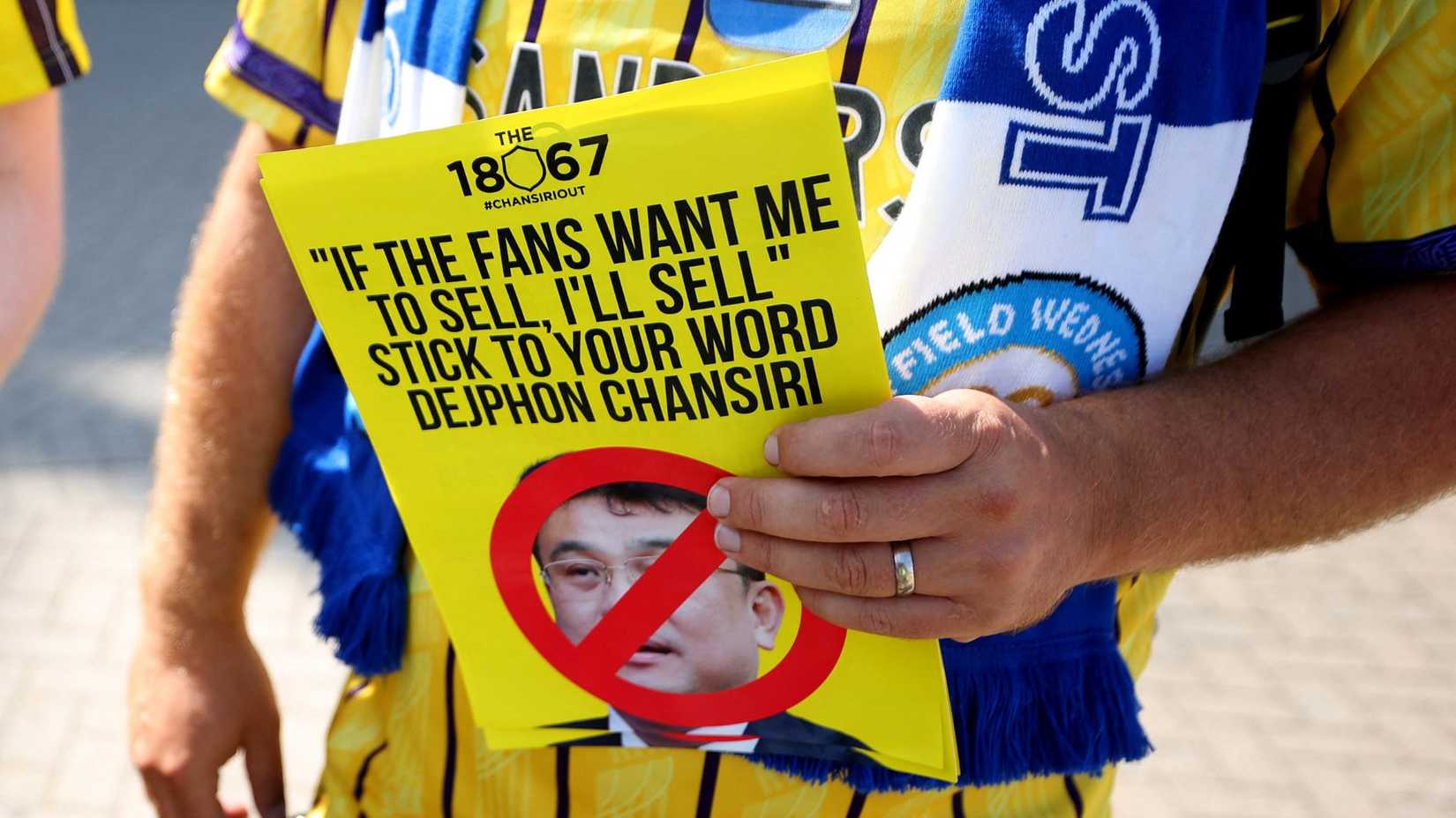 Sheffield Wednesday fan protest against Dejphon Chansiri