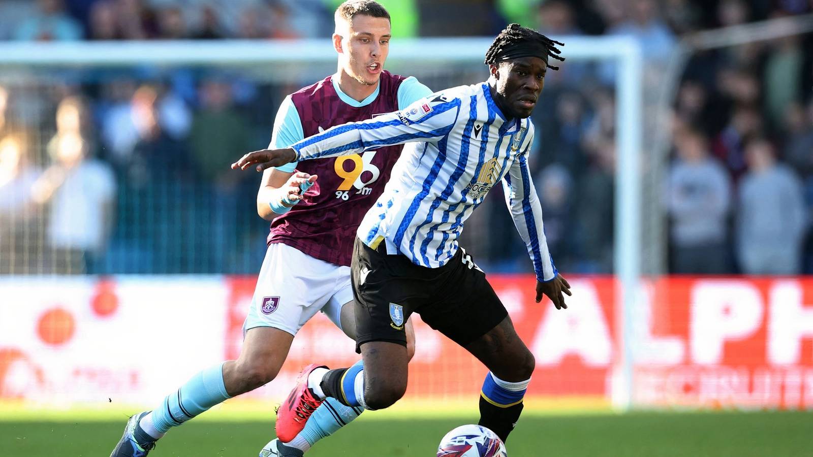Ike Ugbo Senilai £2,5 Juta Harus Pertimbangkan Keluar dari Hillsborough